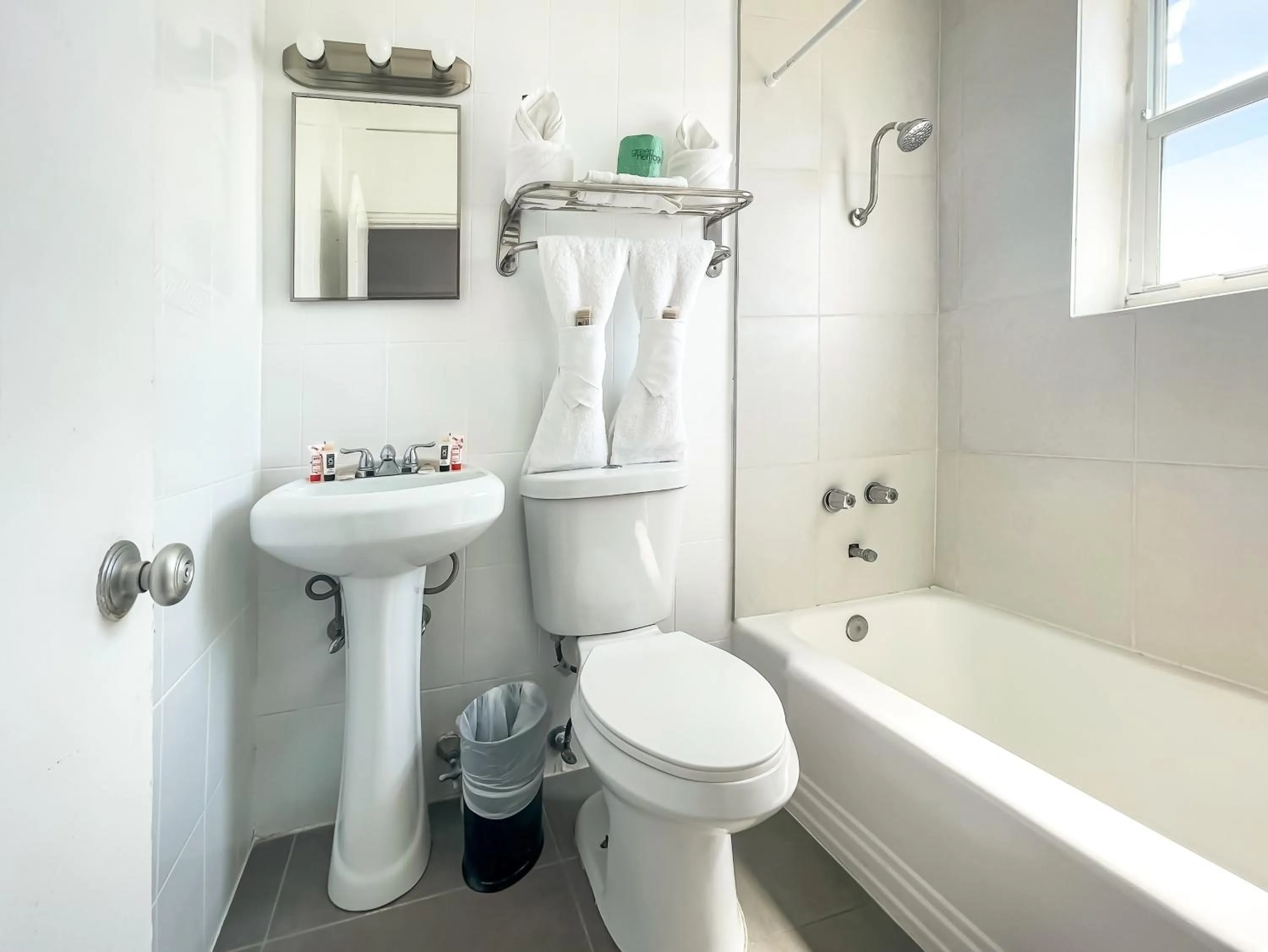 Bathroom in Hollywood Beach Seaside