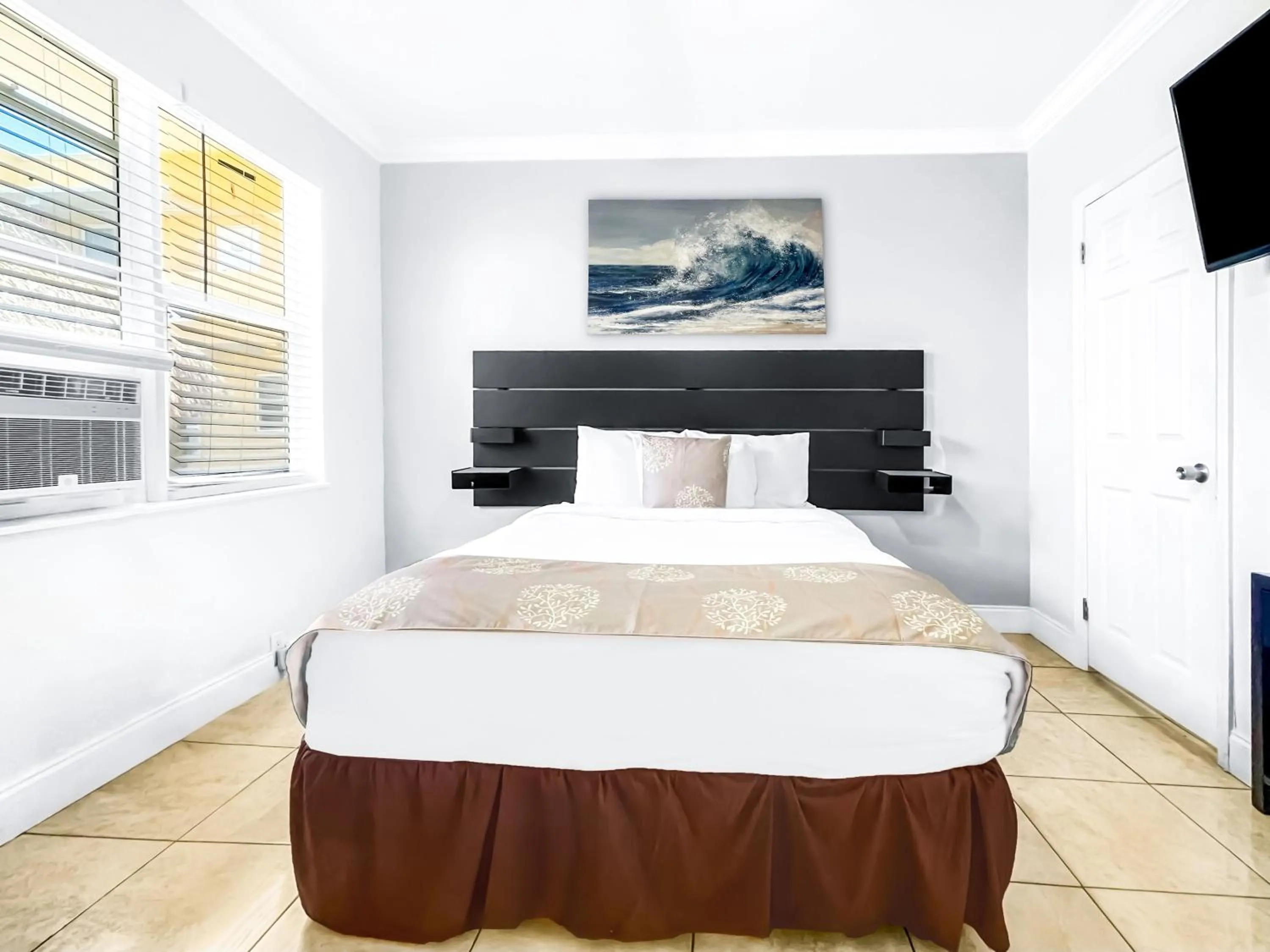 Bed in Hollywood Beach Seaside