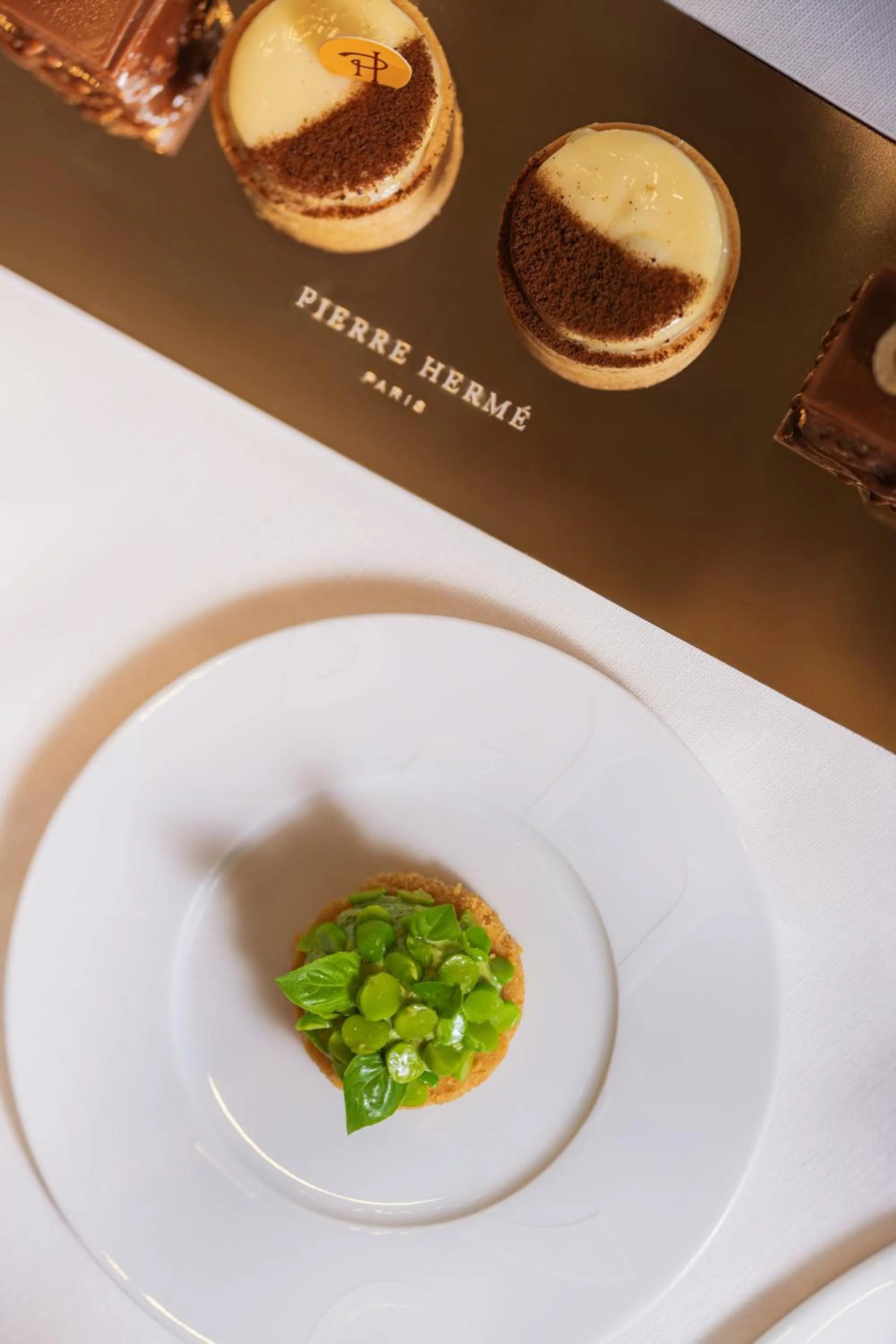 Restaurant/places to eat in Rosewood Abu Dhabi