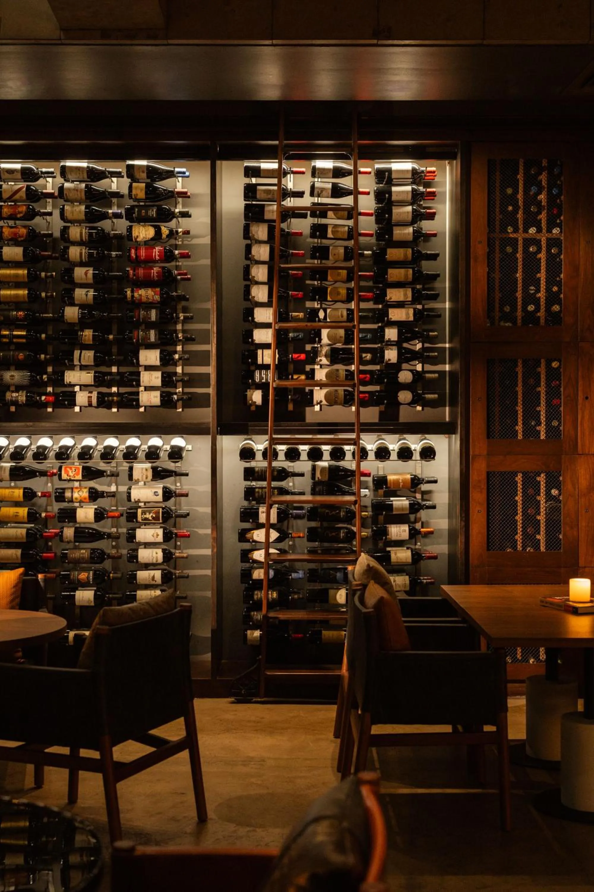 Lounge or bar in Rosewood Abu Dhabi