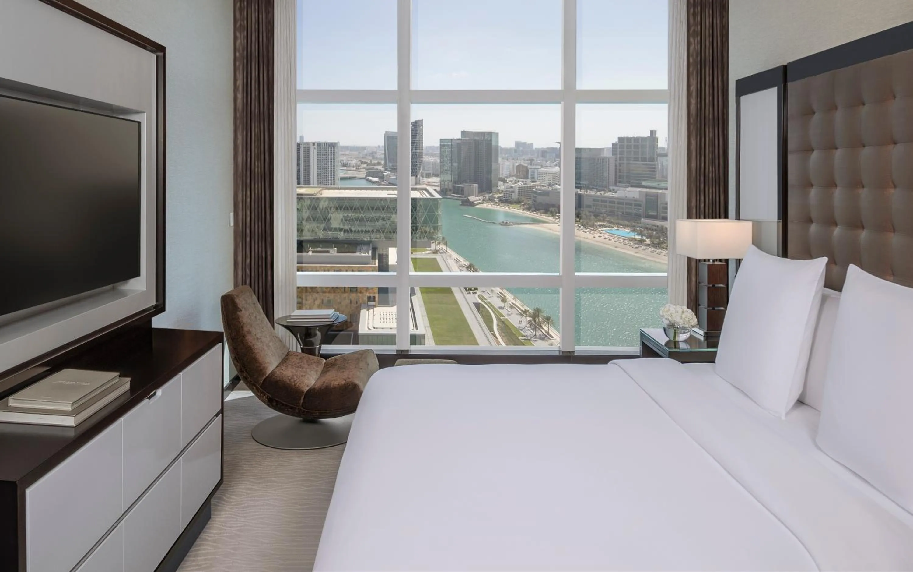 Bedroom, Bed in Rosewood Abu Dhabi