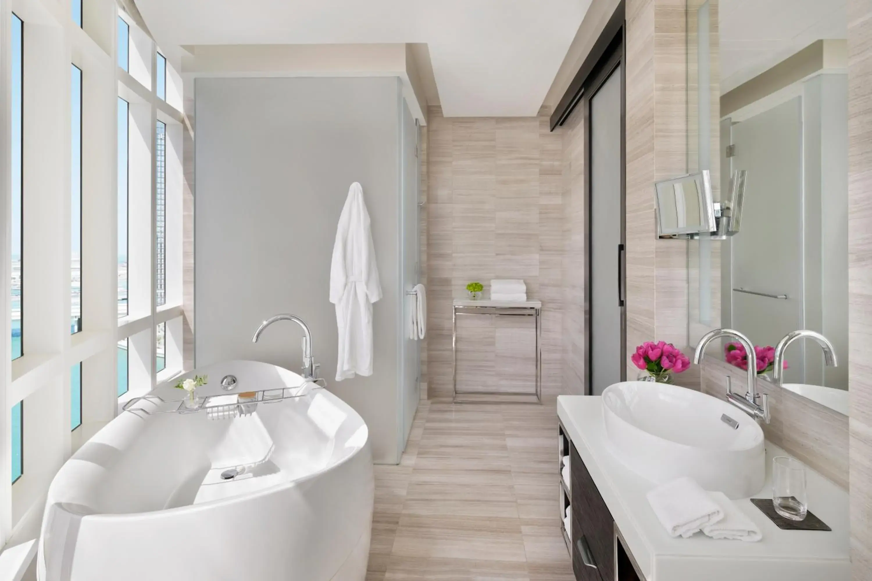 Deluxe Suite - single occupancy - Skyline View in Rosewood Abu Dhabi Deluxe Suite - single occupancy - Skyline View in Rosewood Abu Dhabi