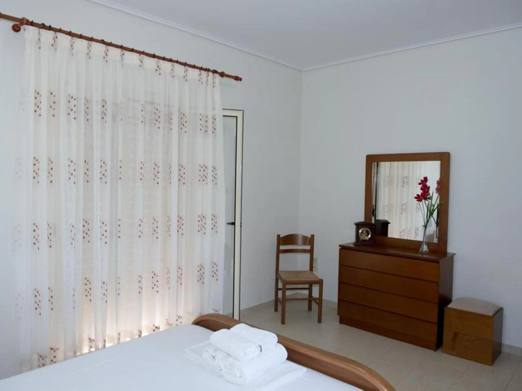 Seating area, Bed in Manoleas Villas - Apartment 8