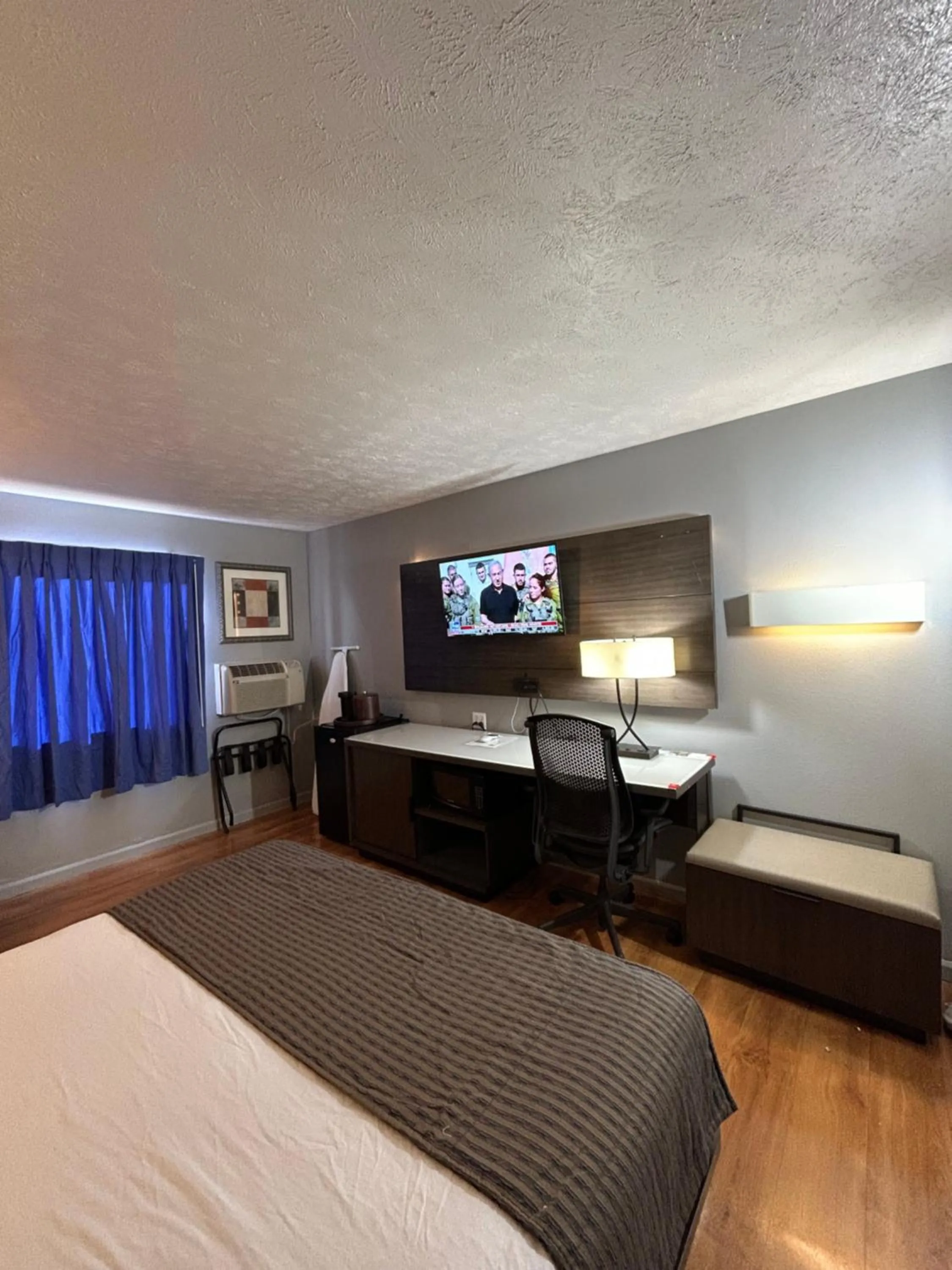 Bed in Rodeway Inn Emporia