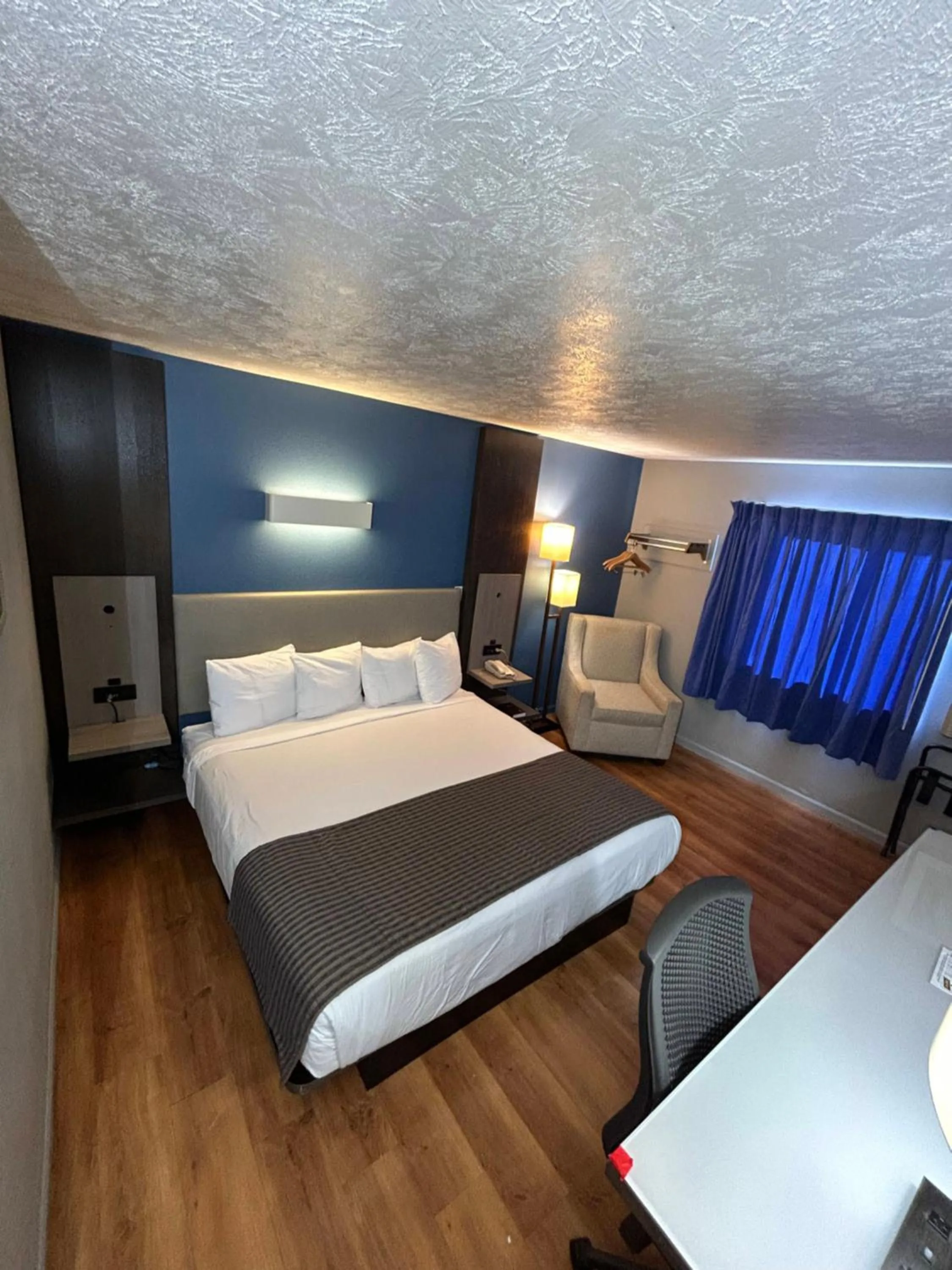 Bed in Rodeway Inn Emporia