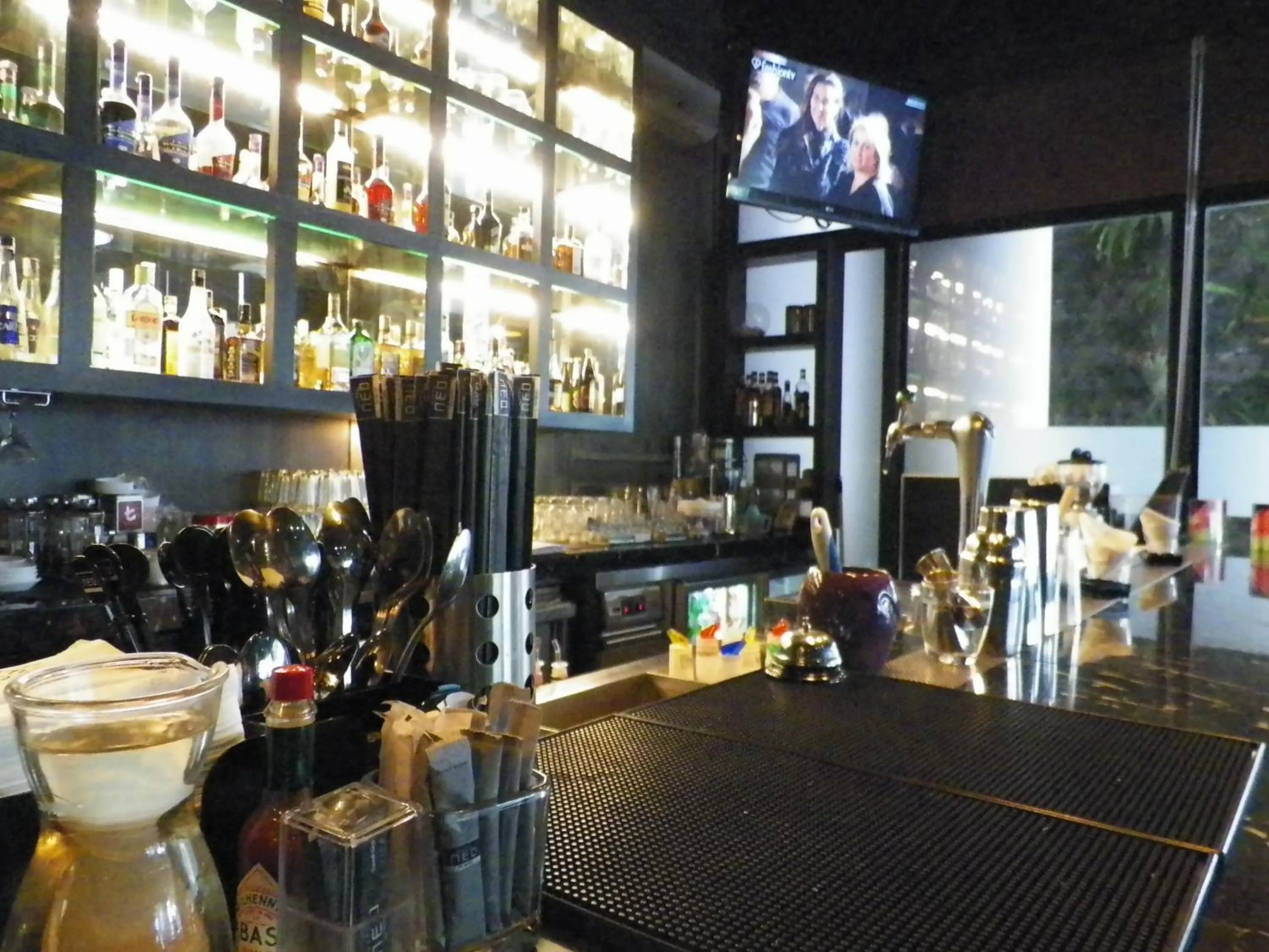 Lounge or bar, Restaurant/Places to Eat in Neo Hotel Melawai by ASTON