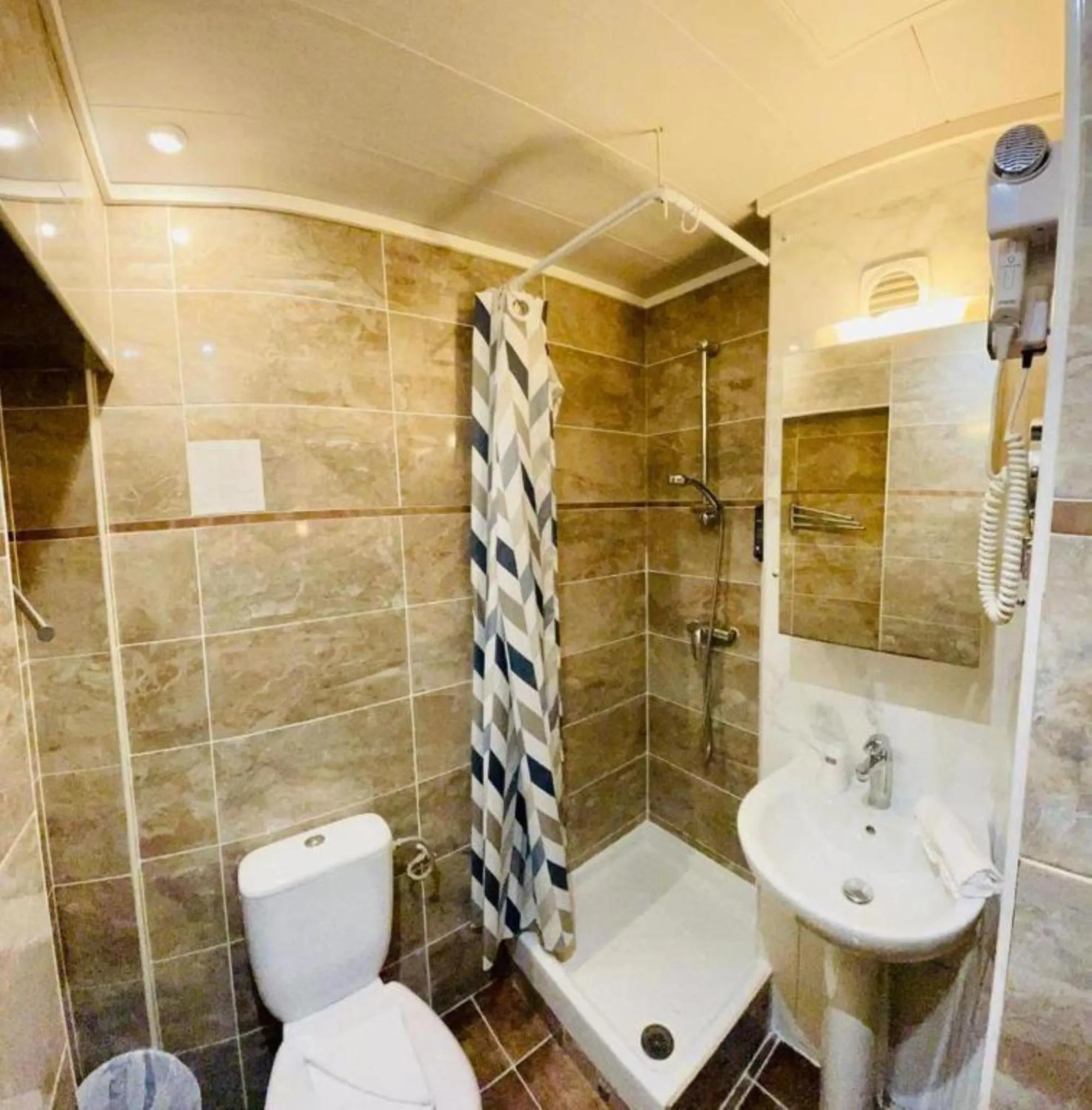 Bathroom in Hipotel Paris Gambetta République