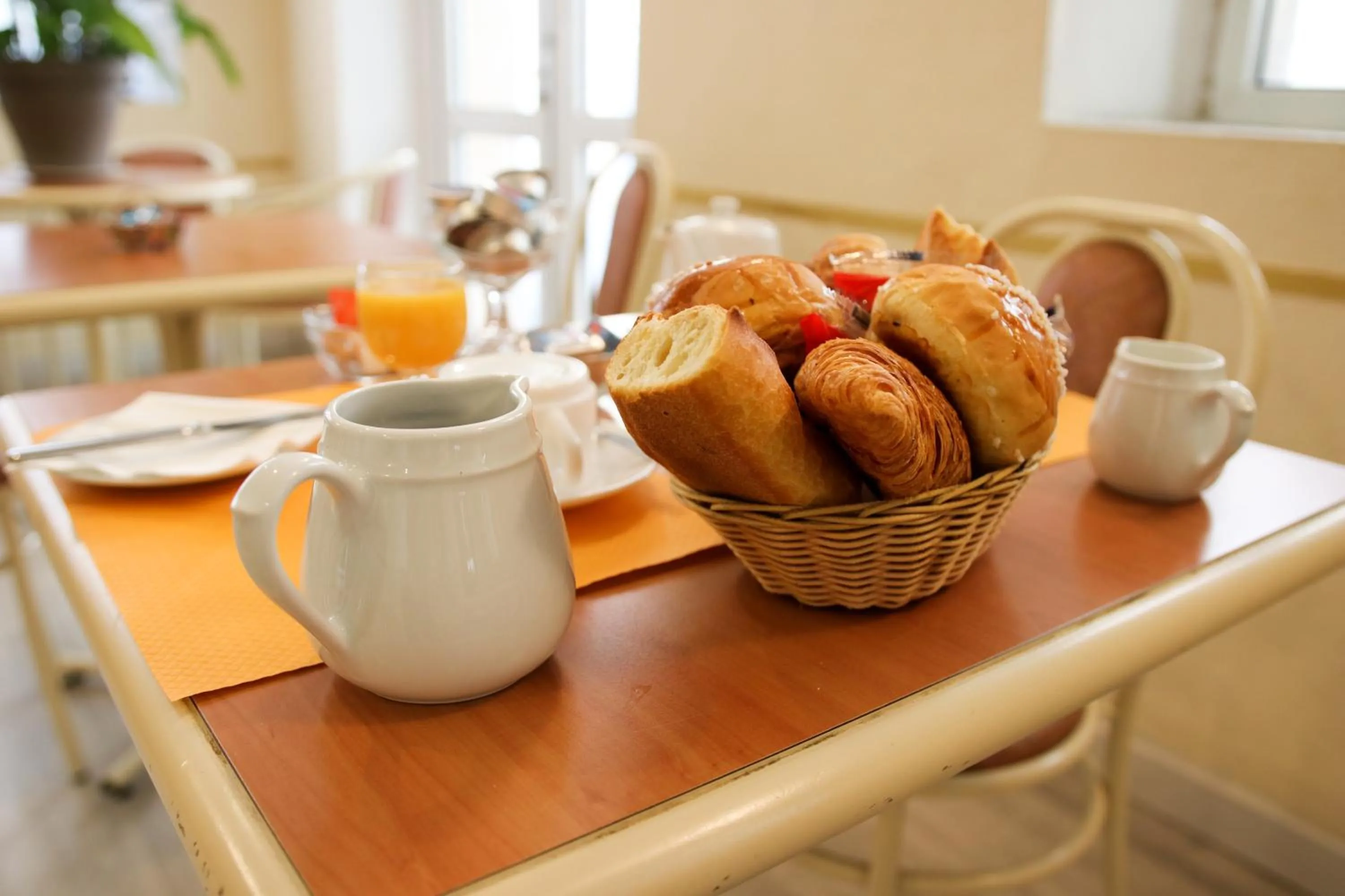 Food and drinks in Appia Hotel