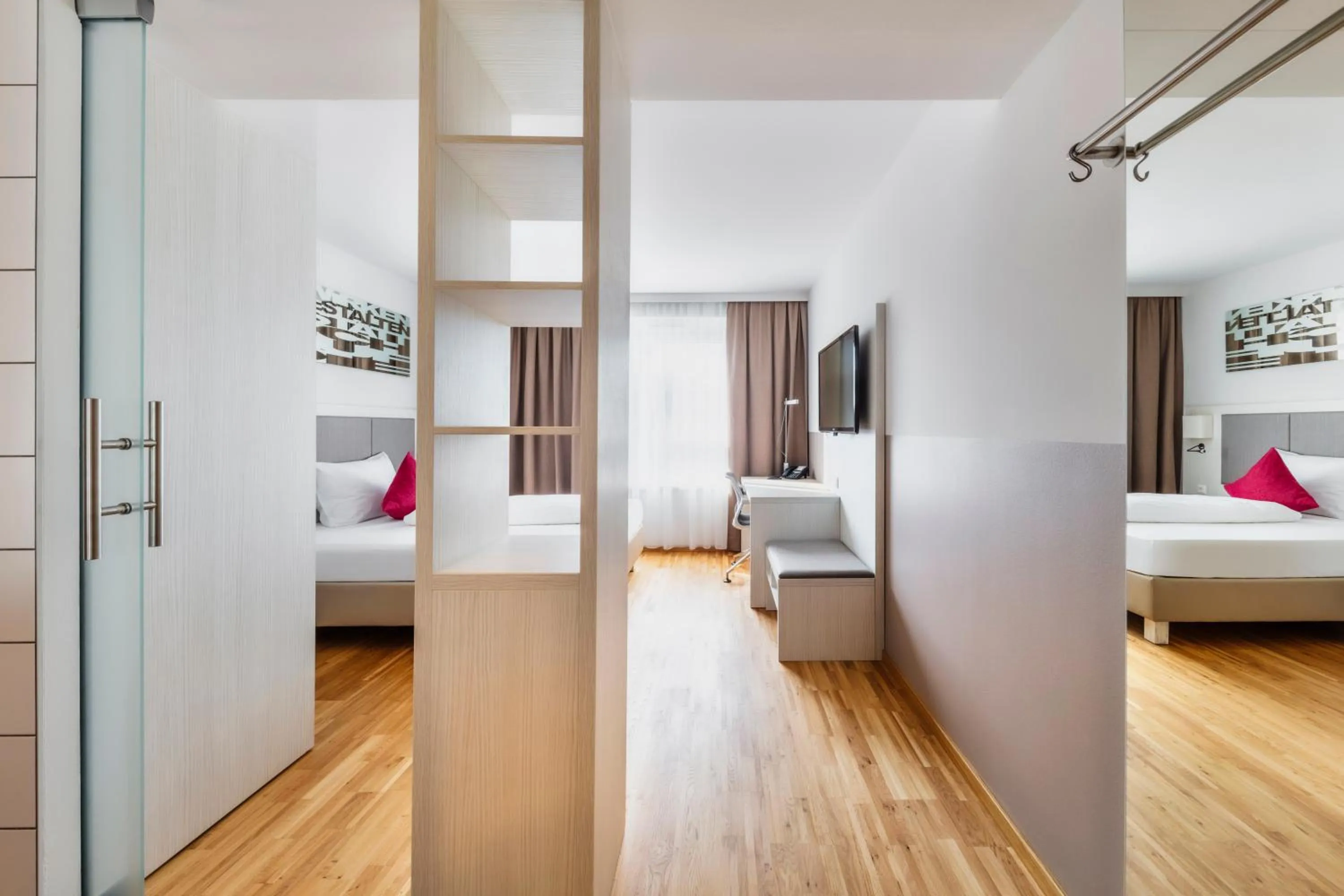 Photo of the whole room, Bed in Hotel Zeitgeist Vienna Hauptbahnhof