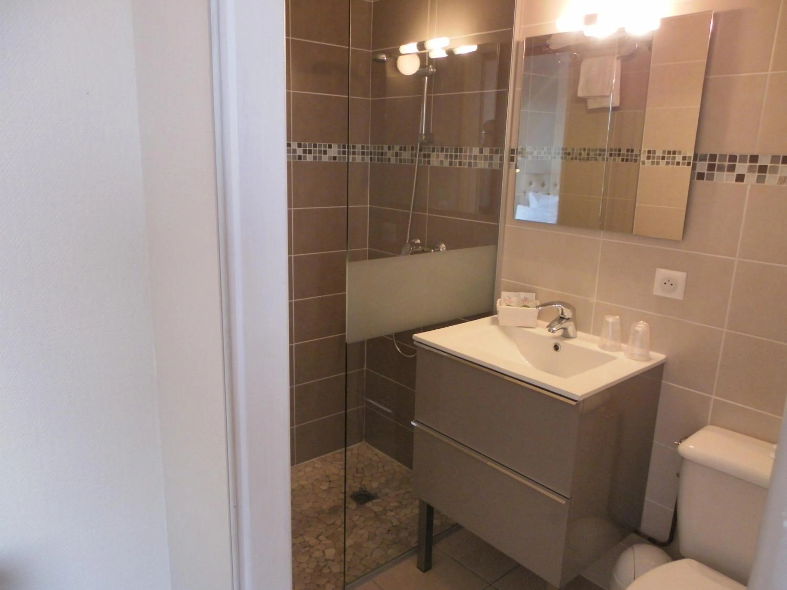 Bathroom in Hôtel Le Plaisance