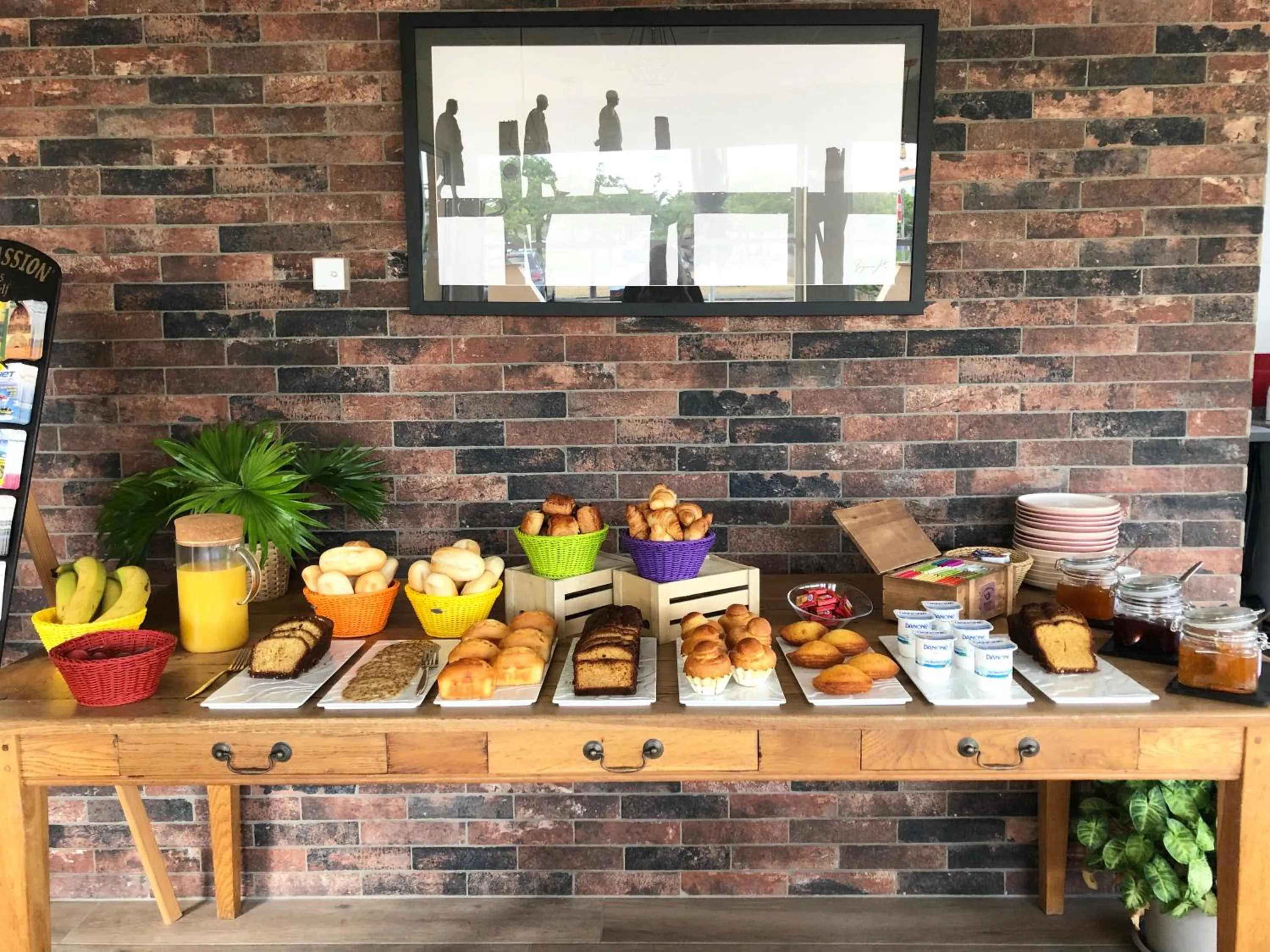 Breakfast in Hôtel Le Plaisance