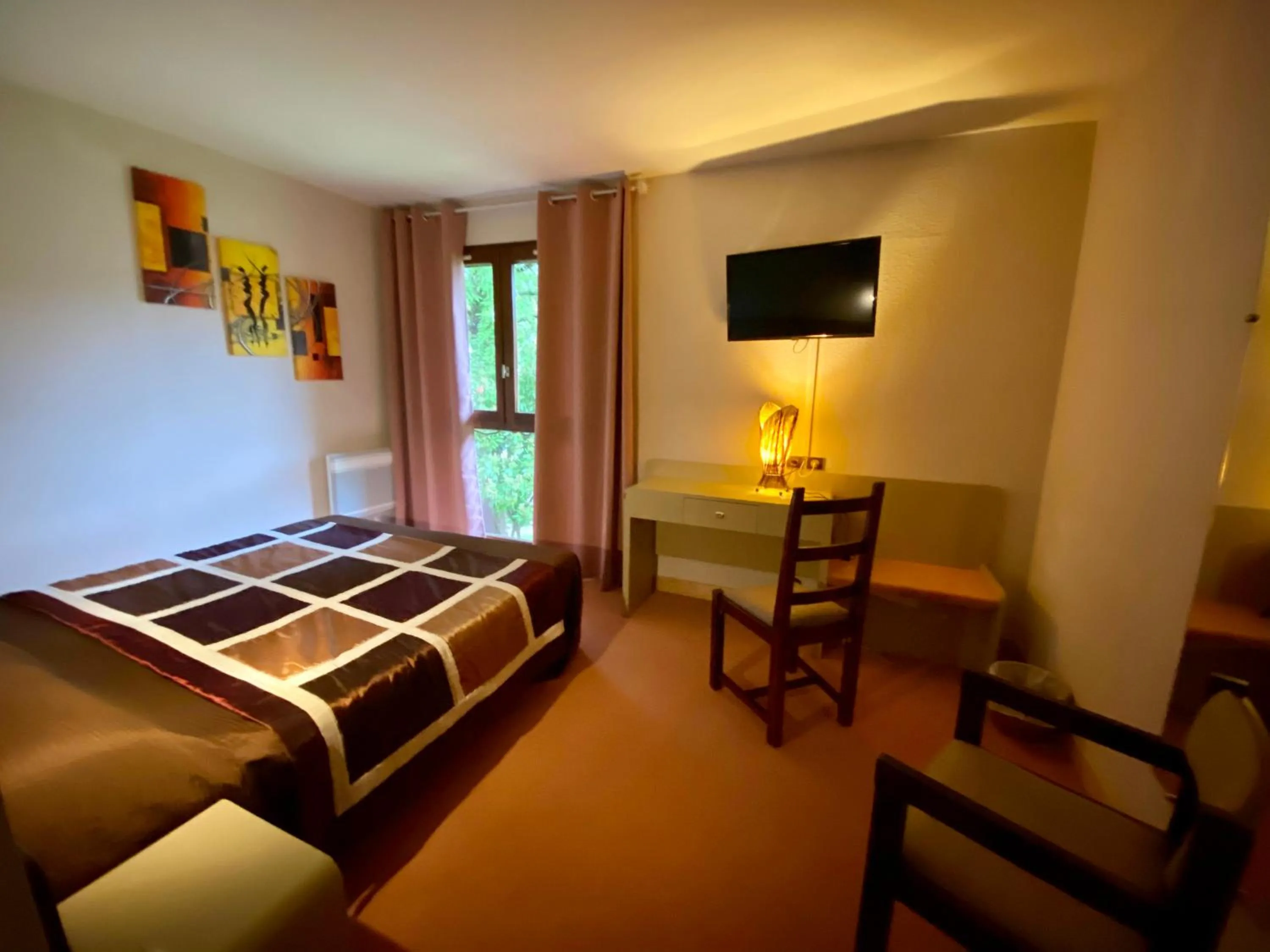 Standard Double Room in Hotel - Restaurant de la Paix