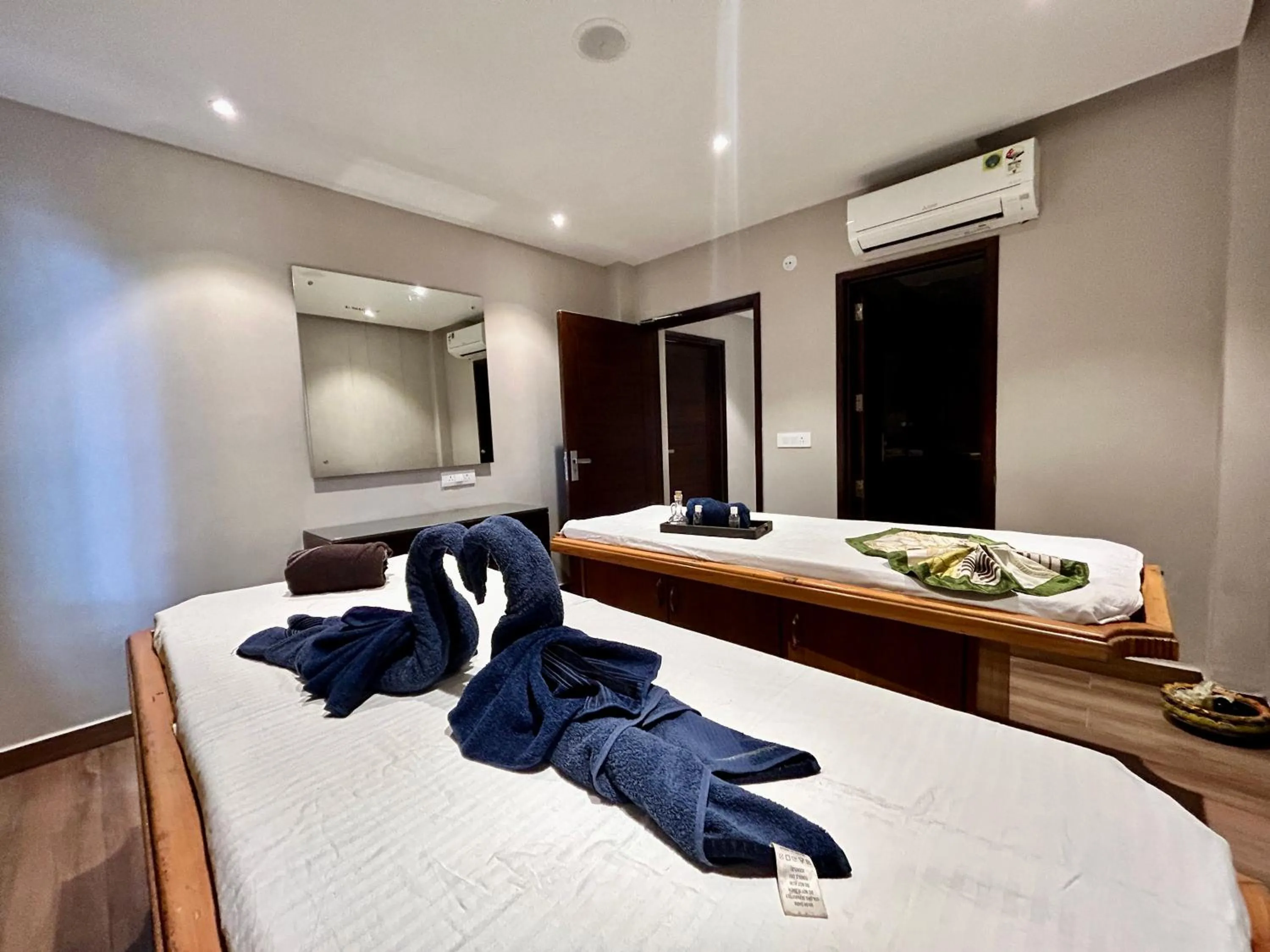 Spa and wellness centre/facilities, Bed in Indraprastha Resort - Centrally Heated Rooms, with Gym, Games & Spa