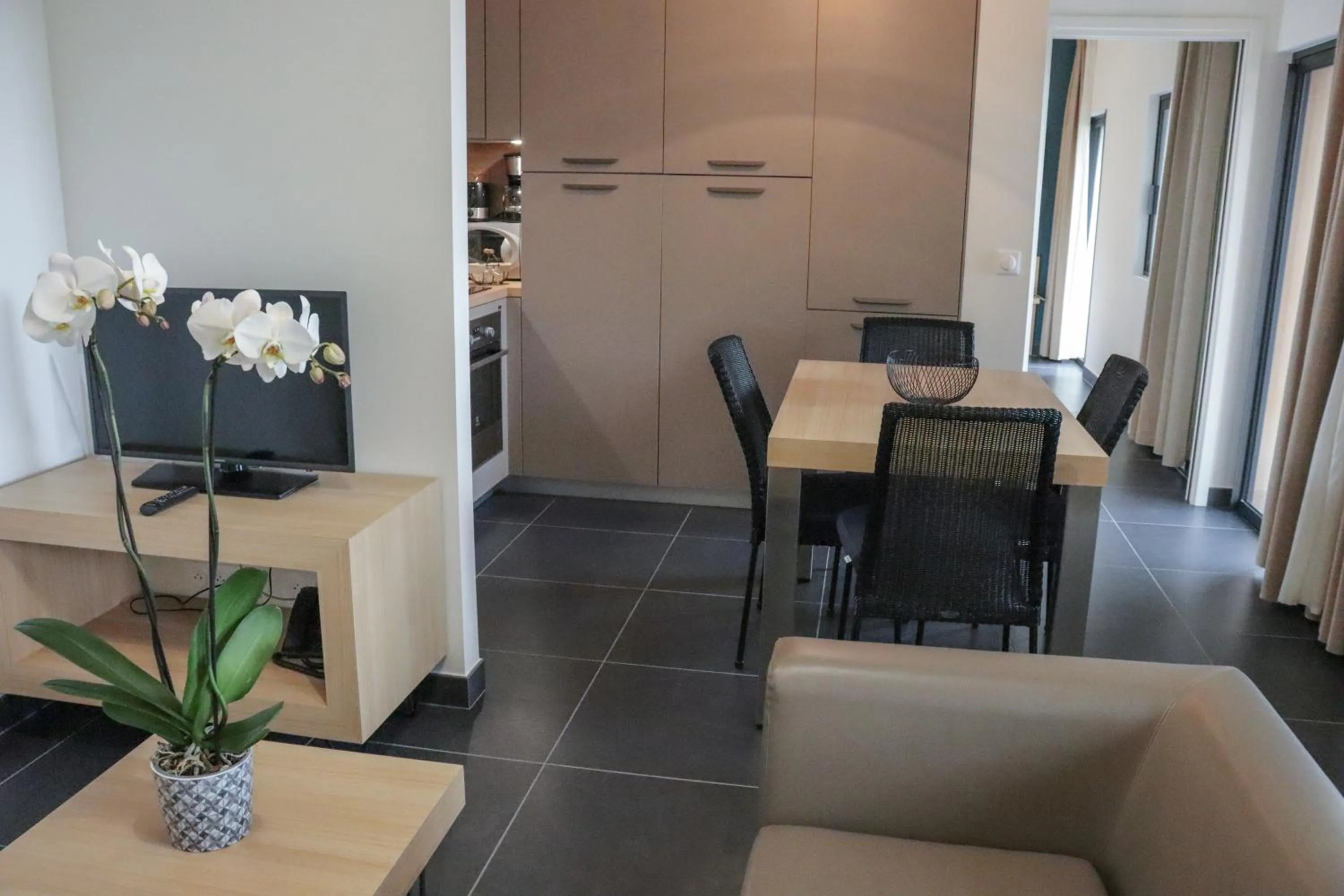 Kitchen or kitchenette in Hôtel & Lodges Moby Dick