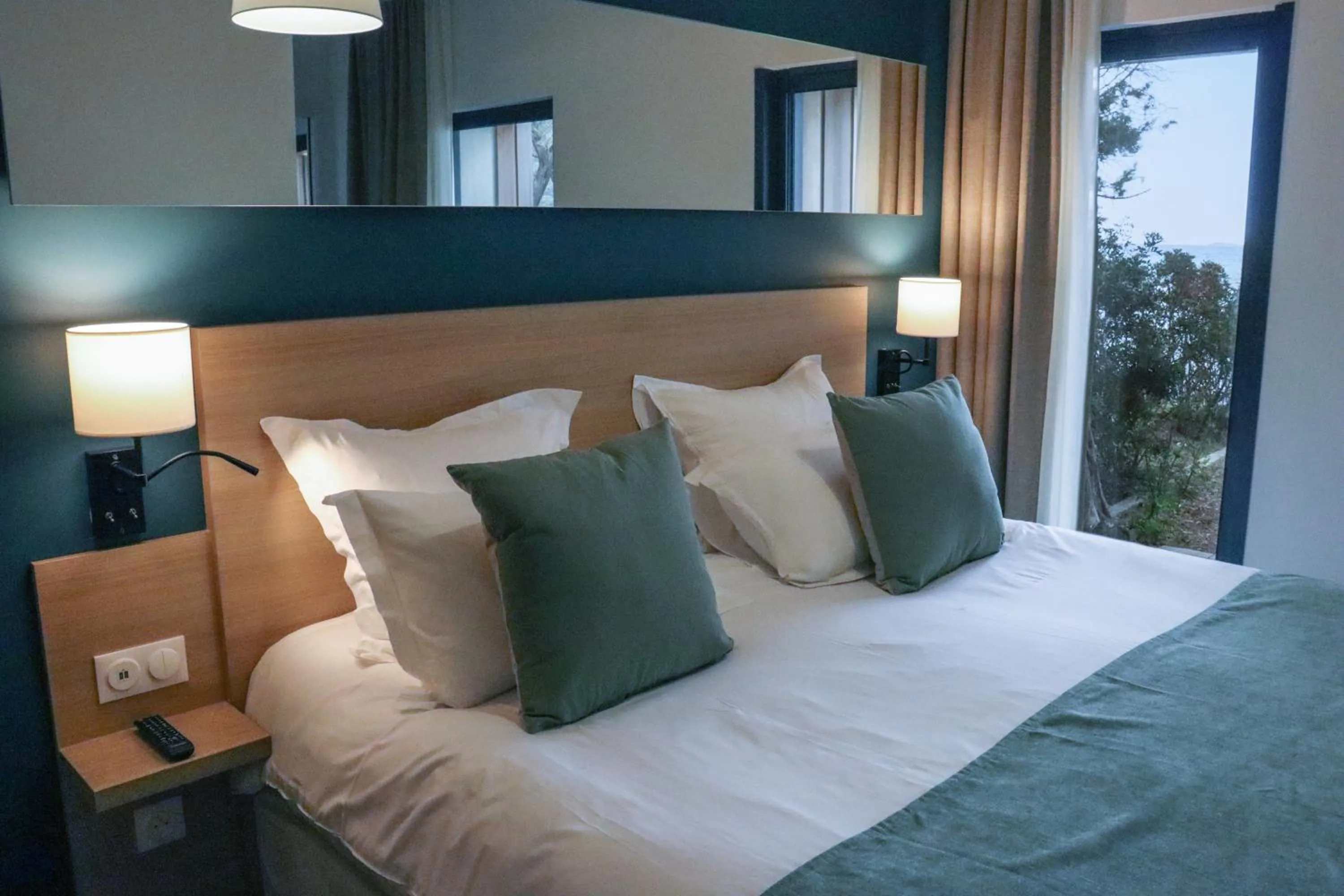 Bedroom, Bed in Hôtel & Lodges Moby Dick