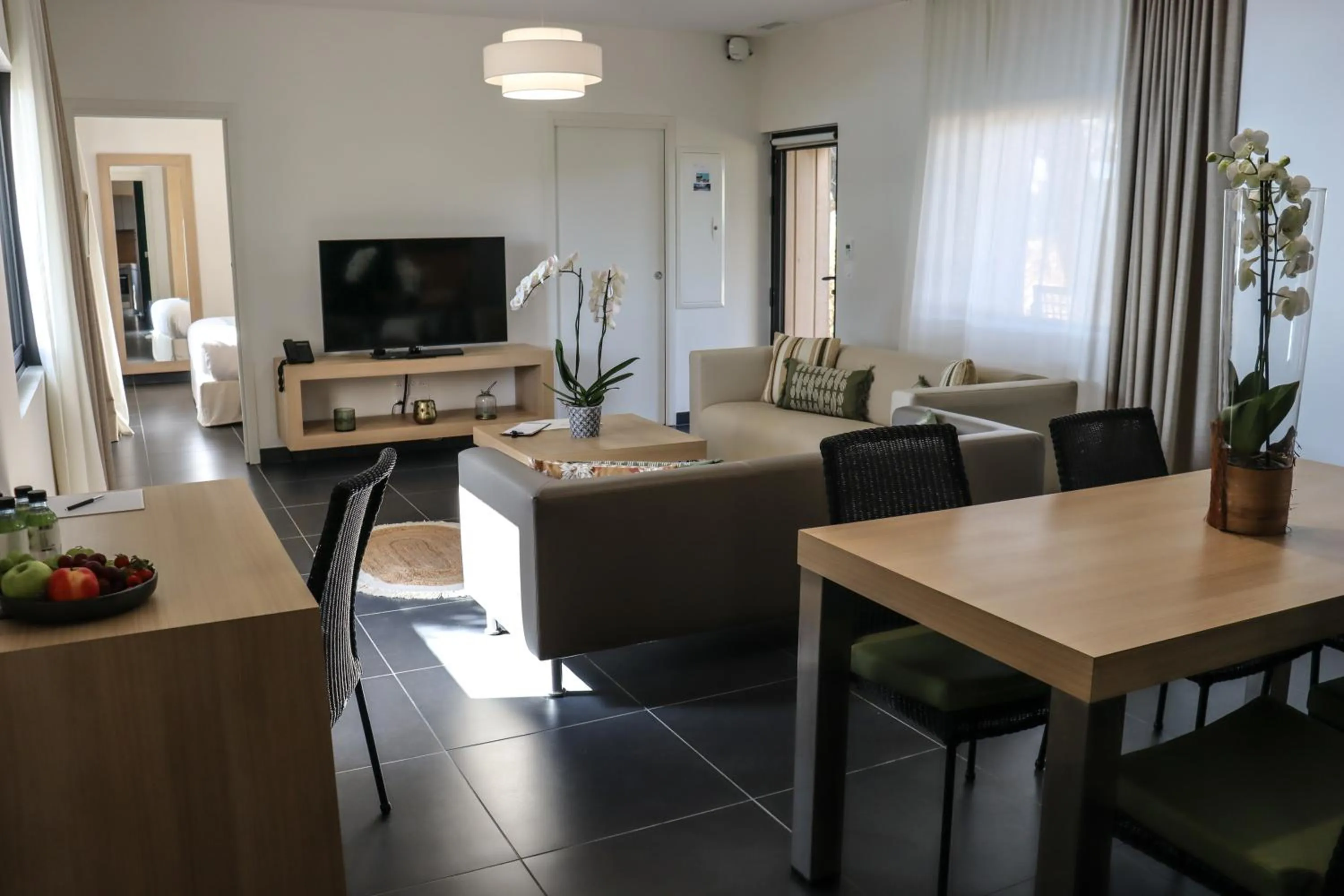 TV and multimedia in Hôtel & Lodges Moby Dick