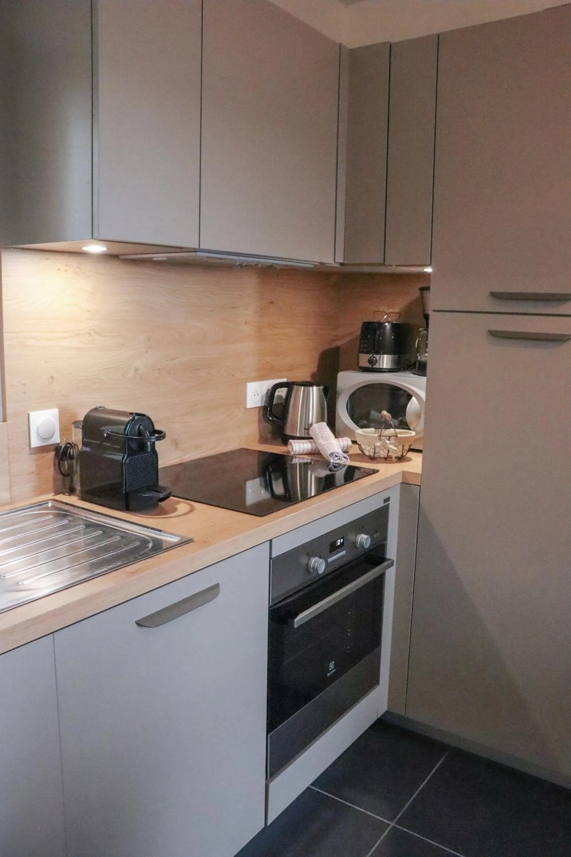 Kitchen or kitchenette in Hôtel & Lodges Moby Dick