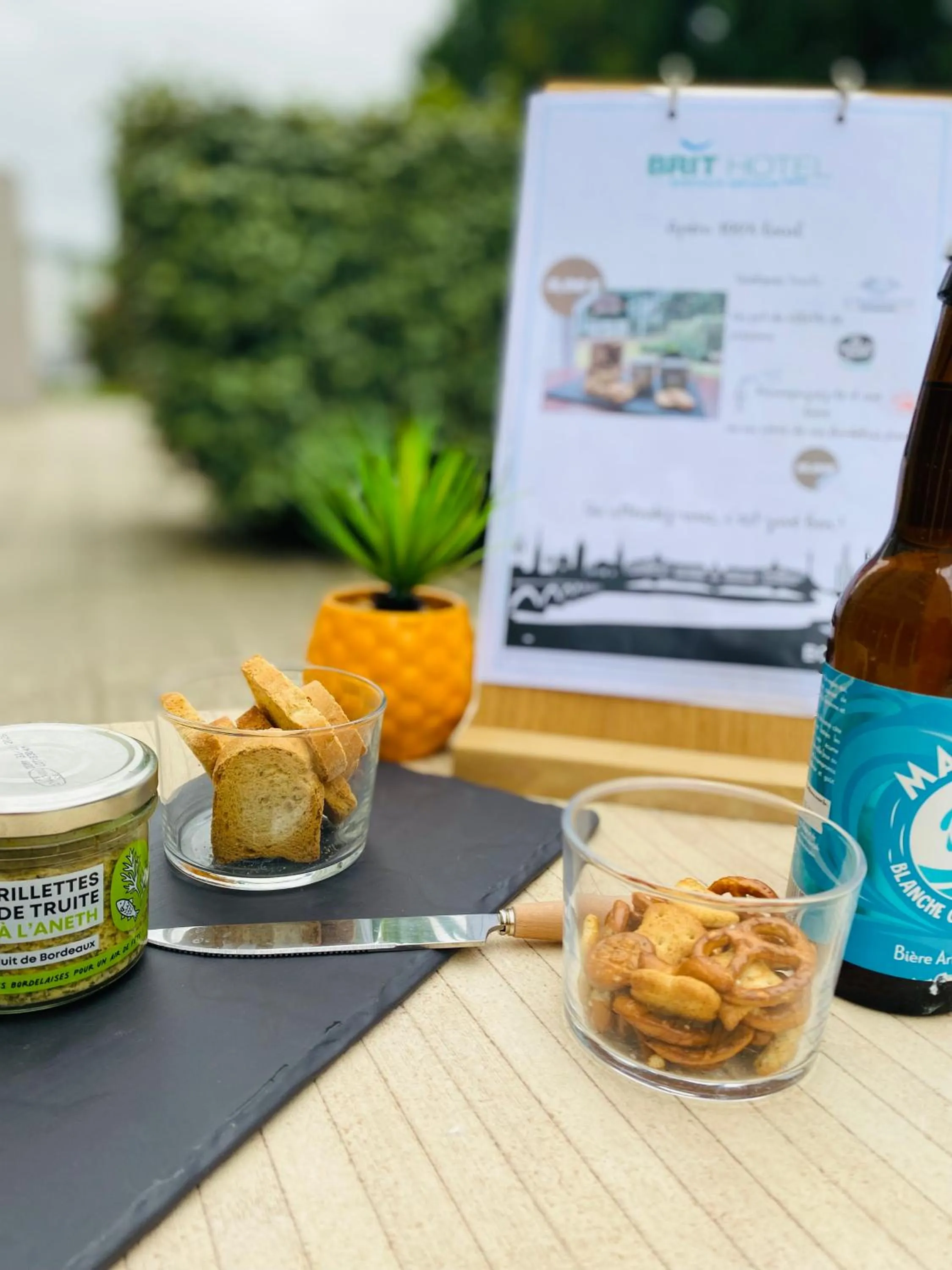 Patio in Brit Hotel Bordeaux Aéroport - Le Soretel