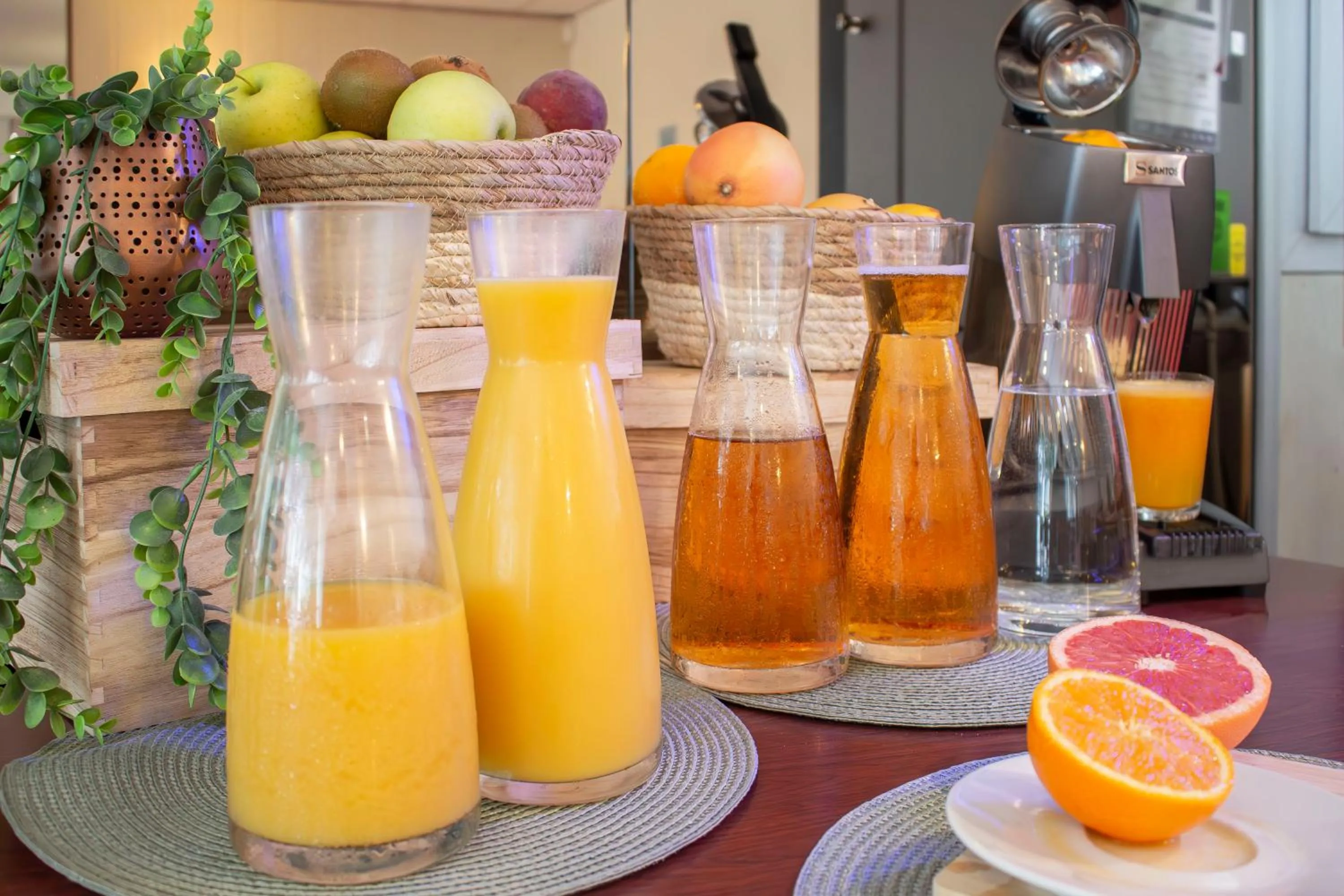 Breakfast in Brit Hotel Bordeaux Aéroport - Le Soretel