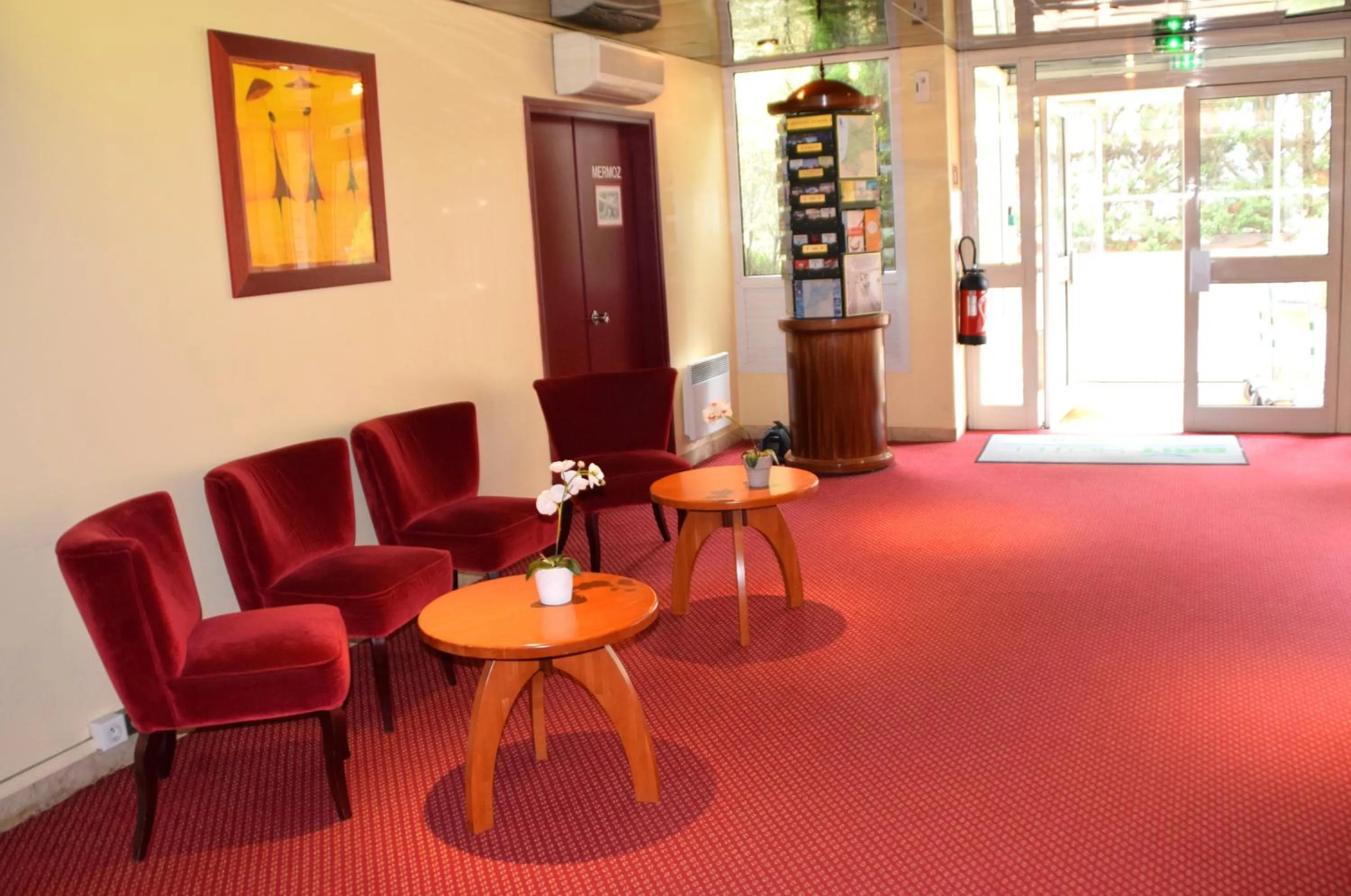 Living room in Brit Hotel Bordeaux Aéroport - Le Soretel