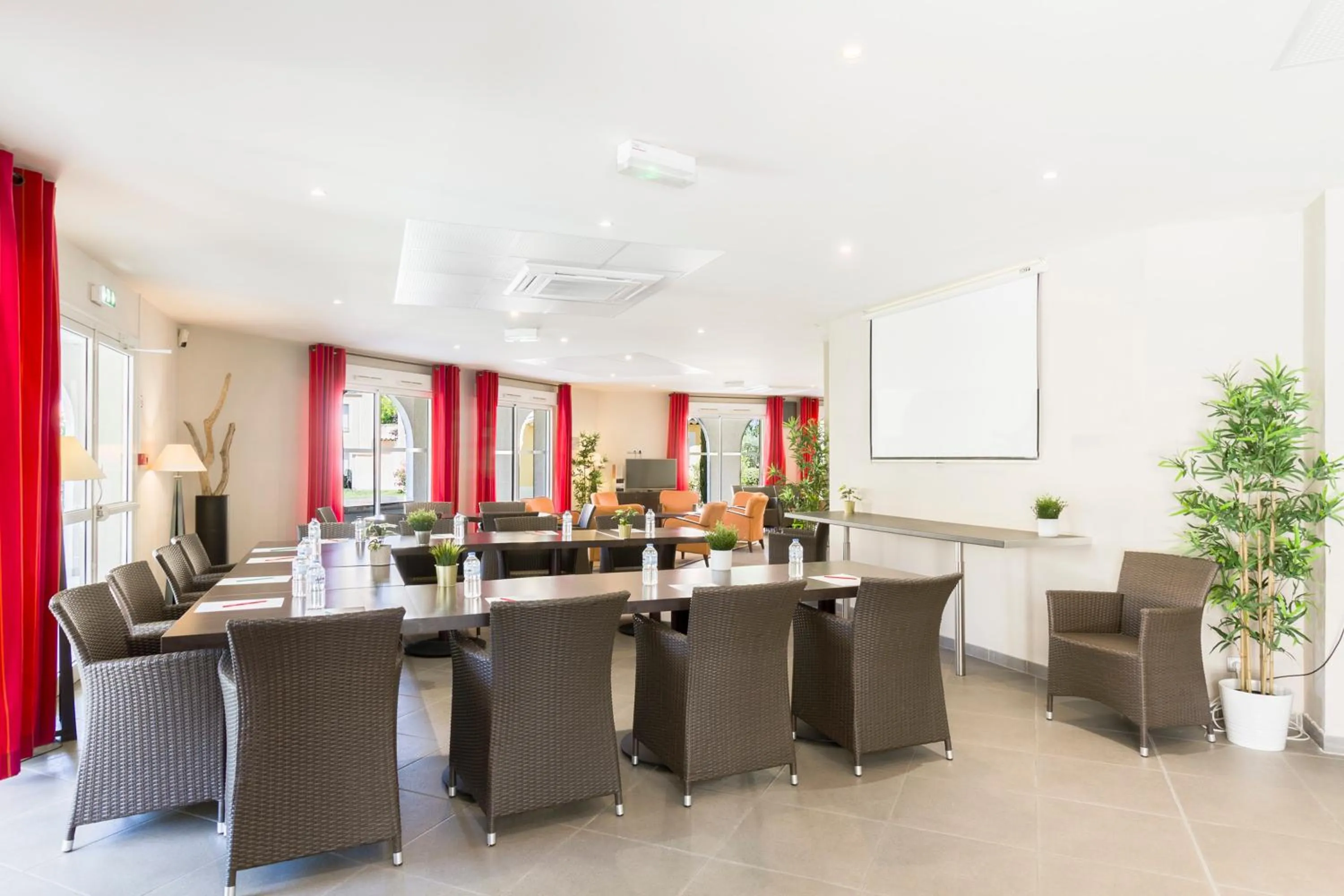 Banquet/Function facilities in Garden & City Aix En Provence - Rousset