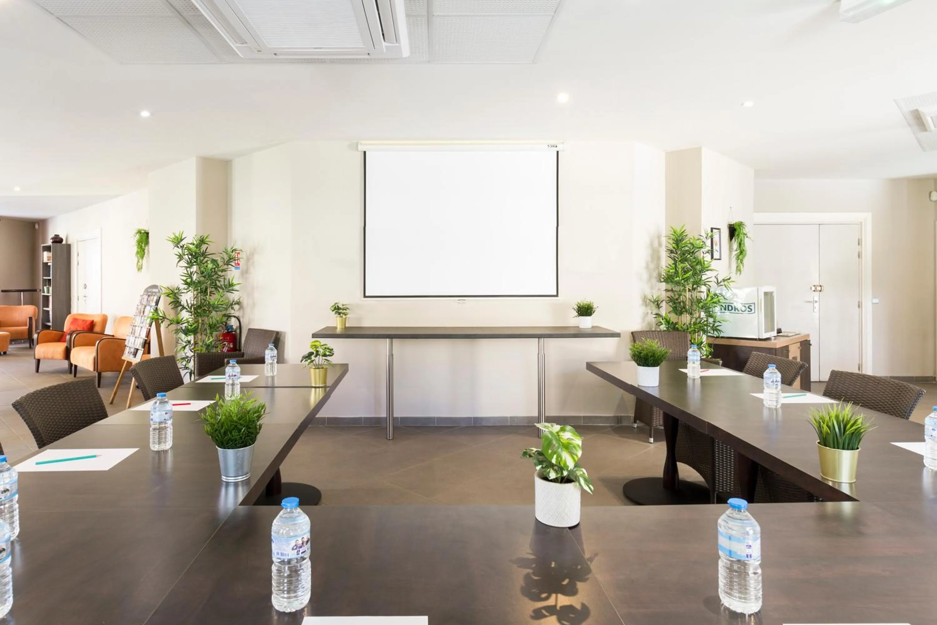 Meeting/conference room in Garden & City Aix En Provence - Rousset