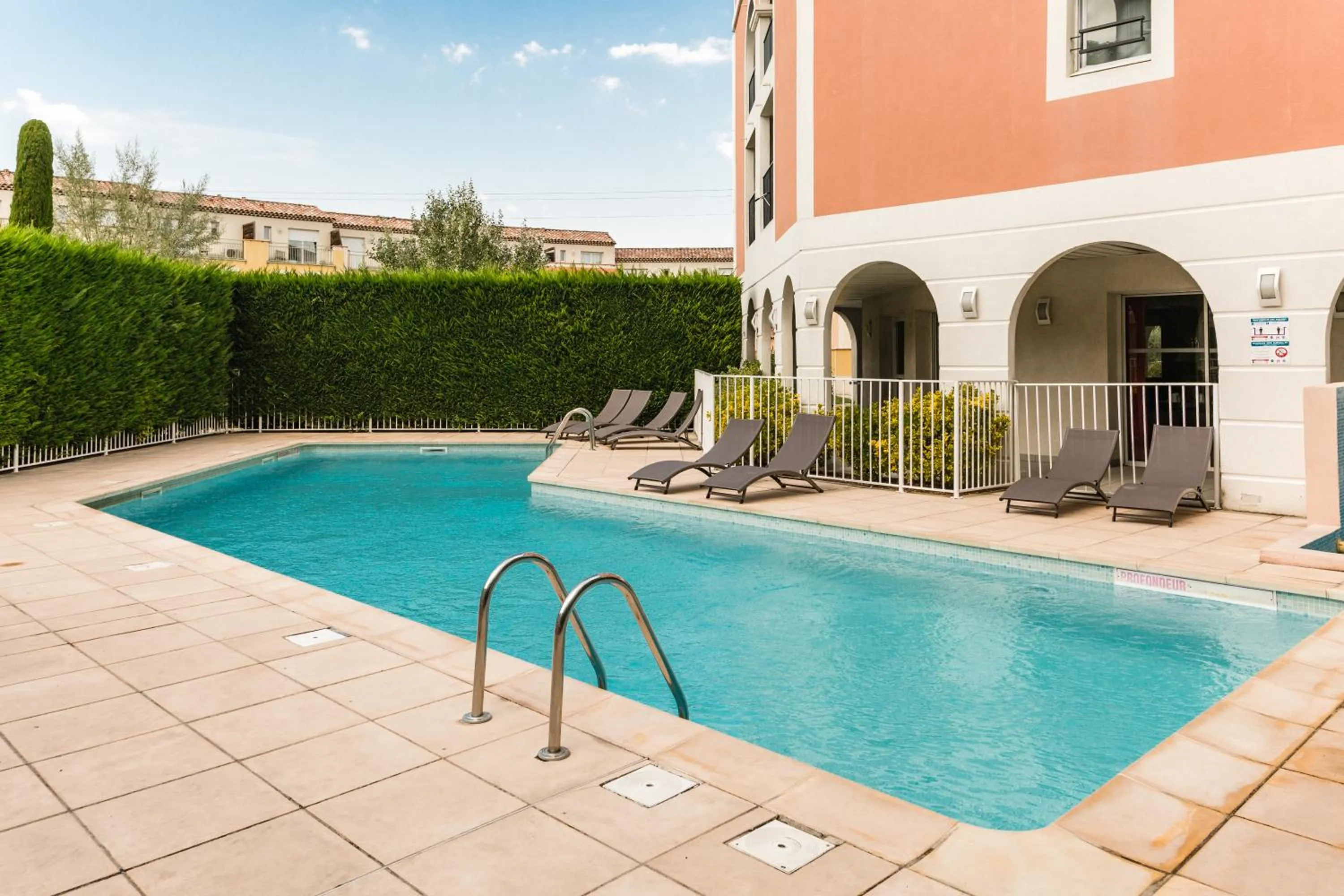 Swimming pool in Garden & City Aix En Provence - Rousset