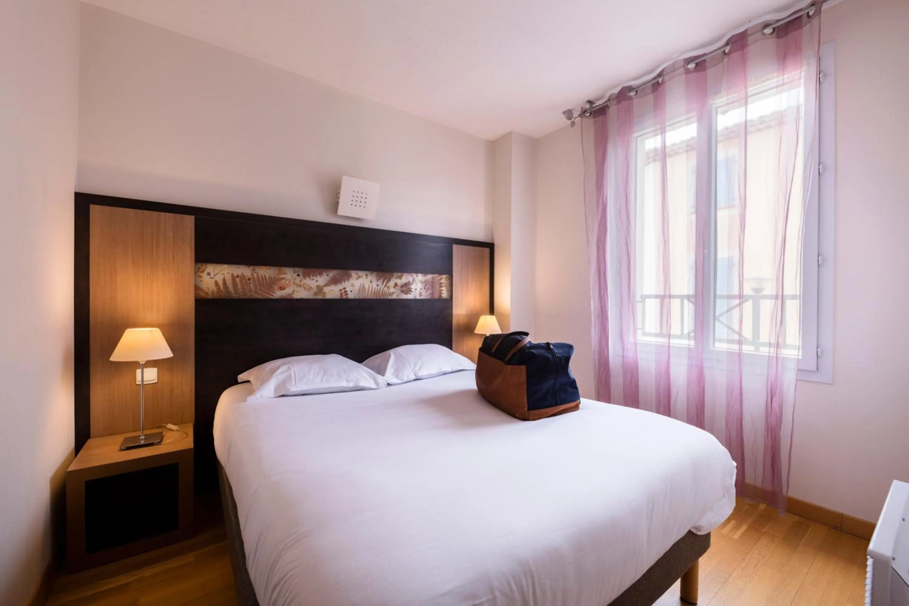 Bedroom, Bed in Garden & City Aix En Provence - Rousset