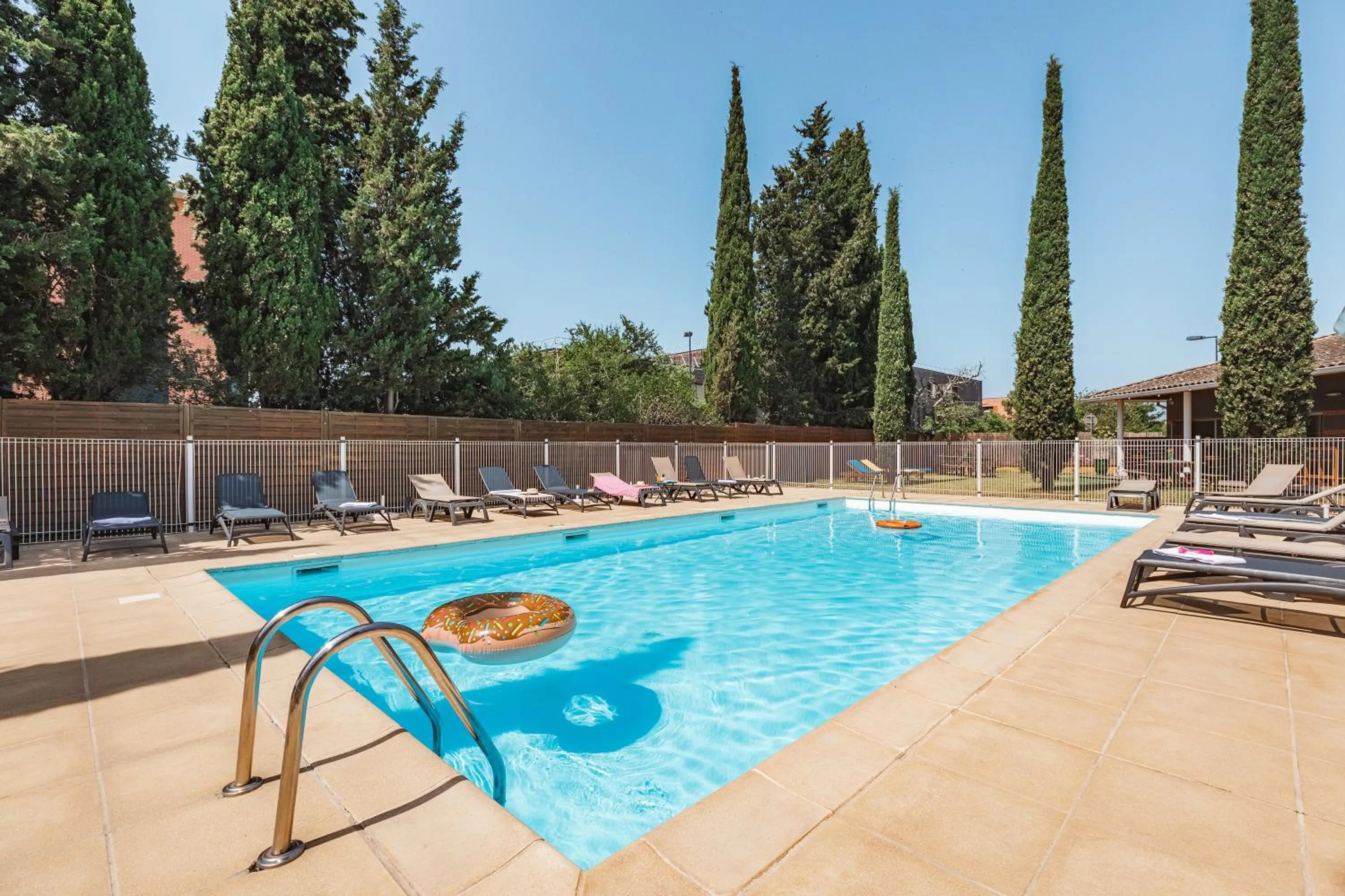 Swimming pool in Appart'City Classic Toulouse Saint-Simon