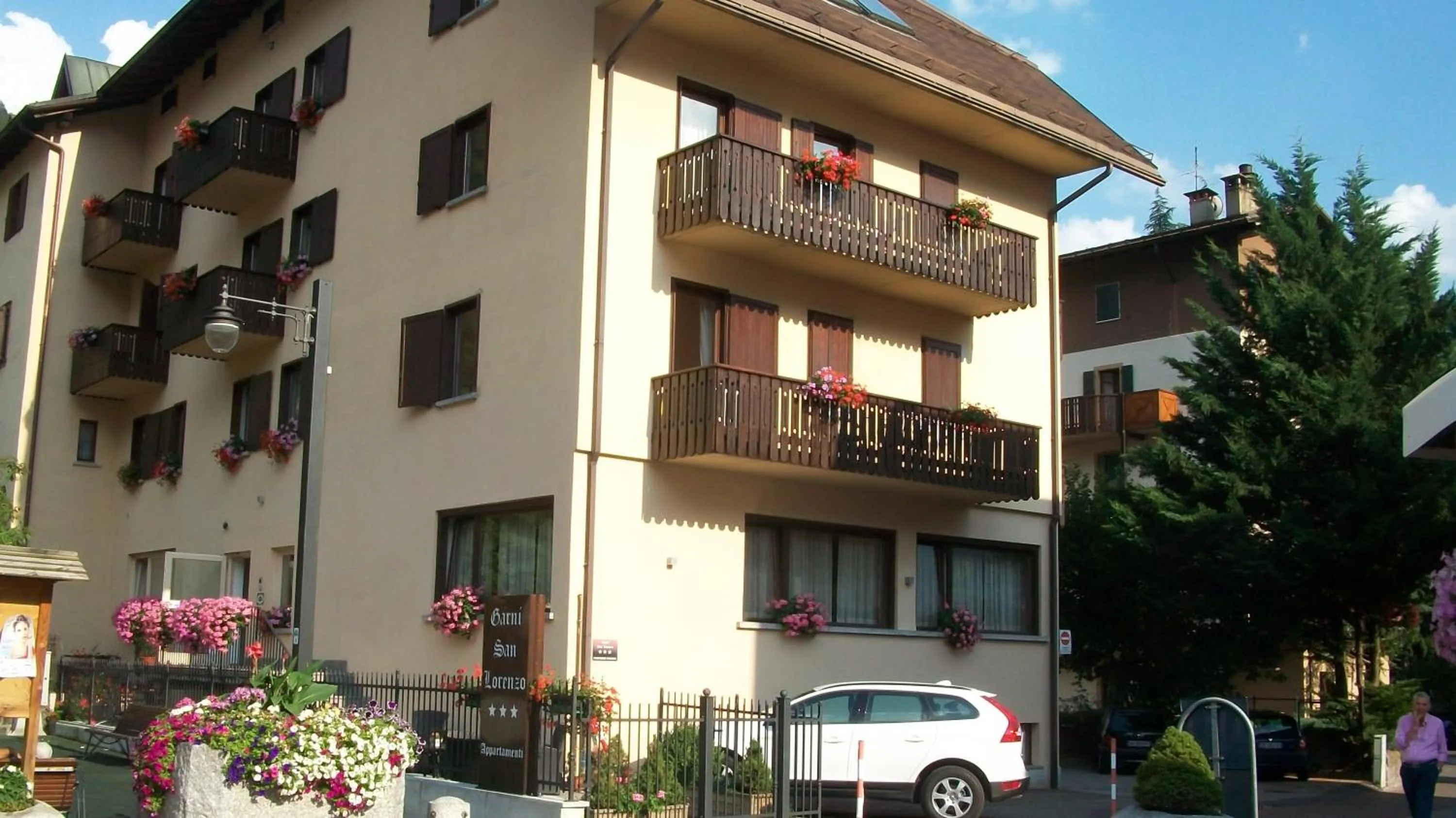 Facade/entrance in Garni San Lorenzo
