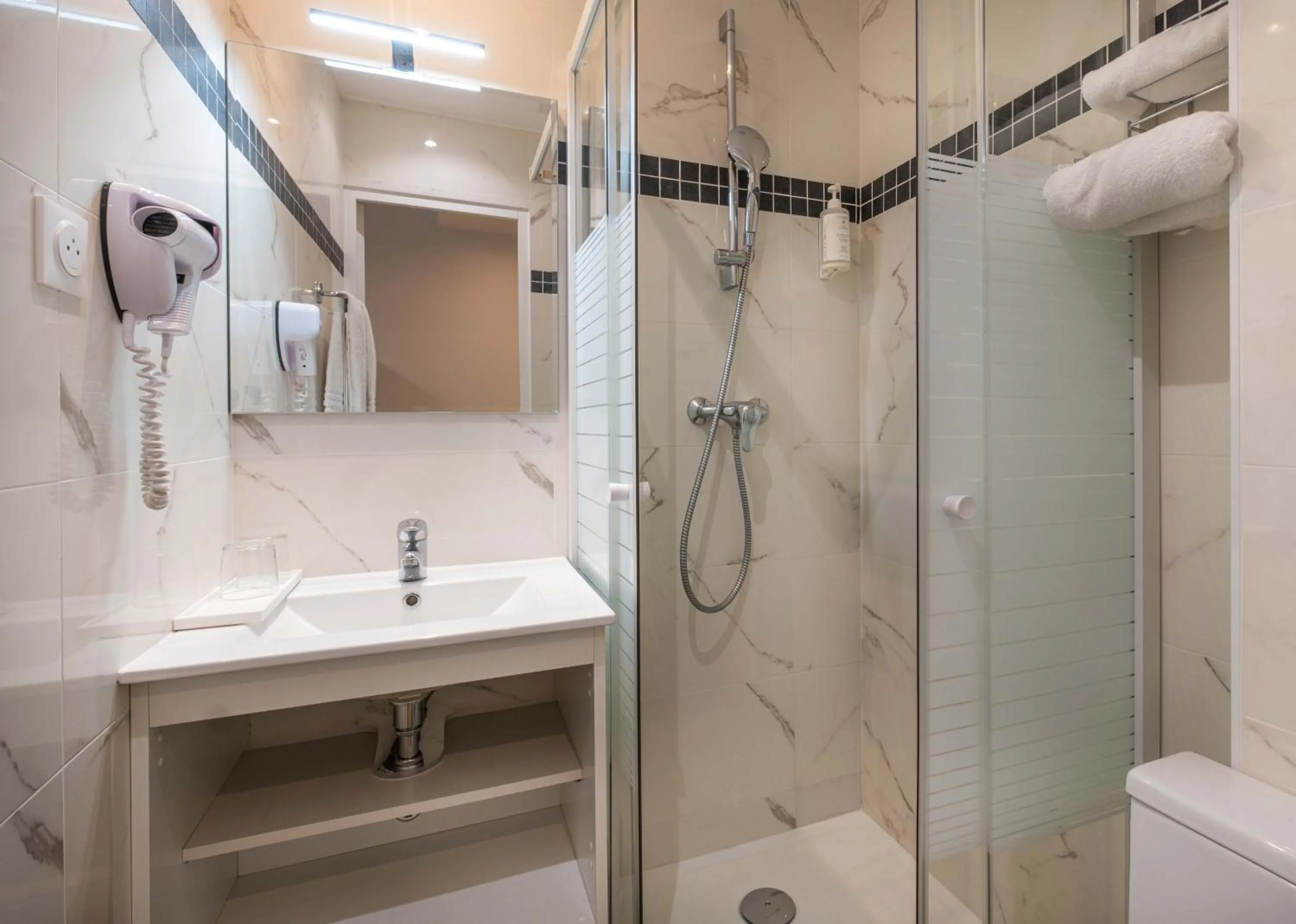 Toilet in Hotel Daval