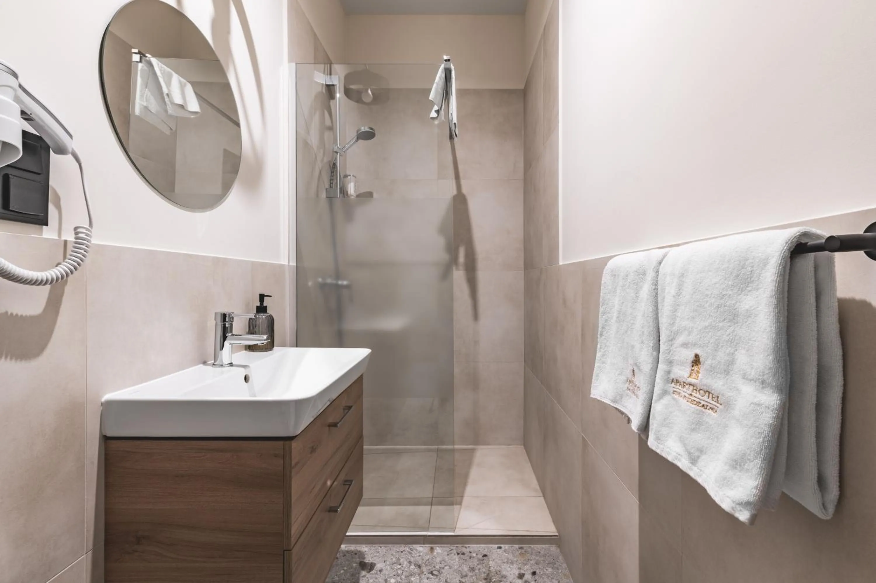 Shower in Aparthotel Stara Przędzalnia