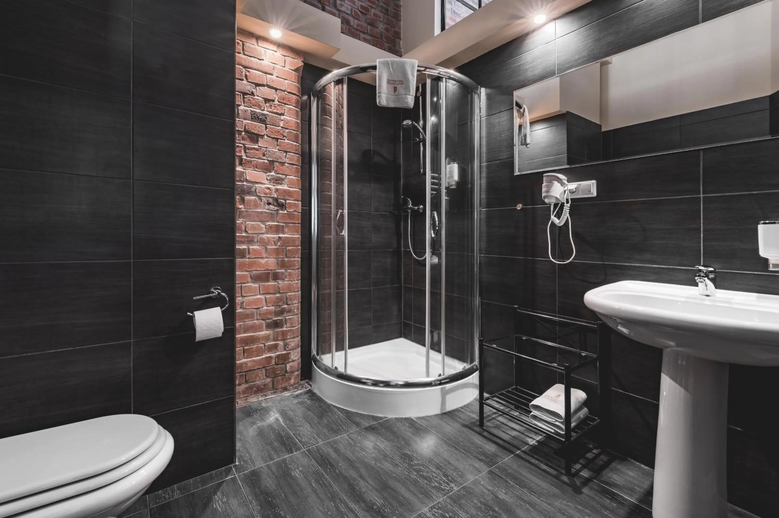 Shower in Aparthotel Stara Przędzalnia