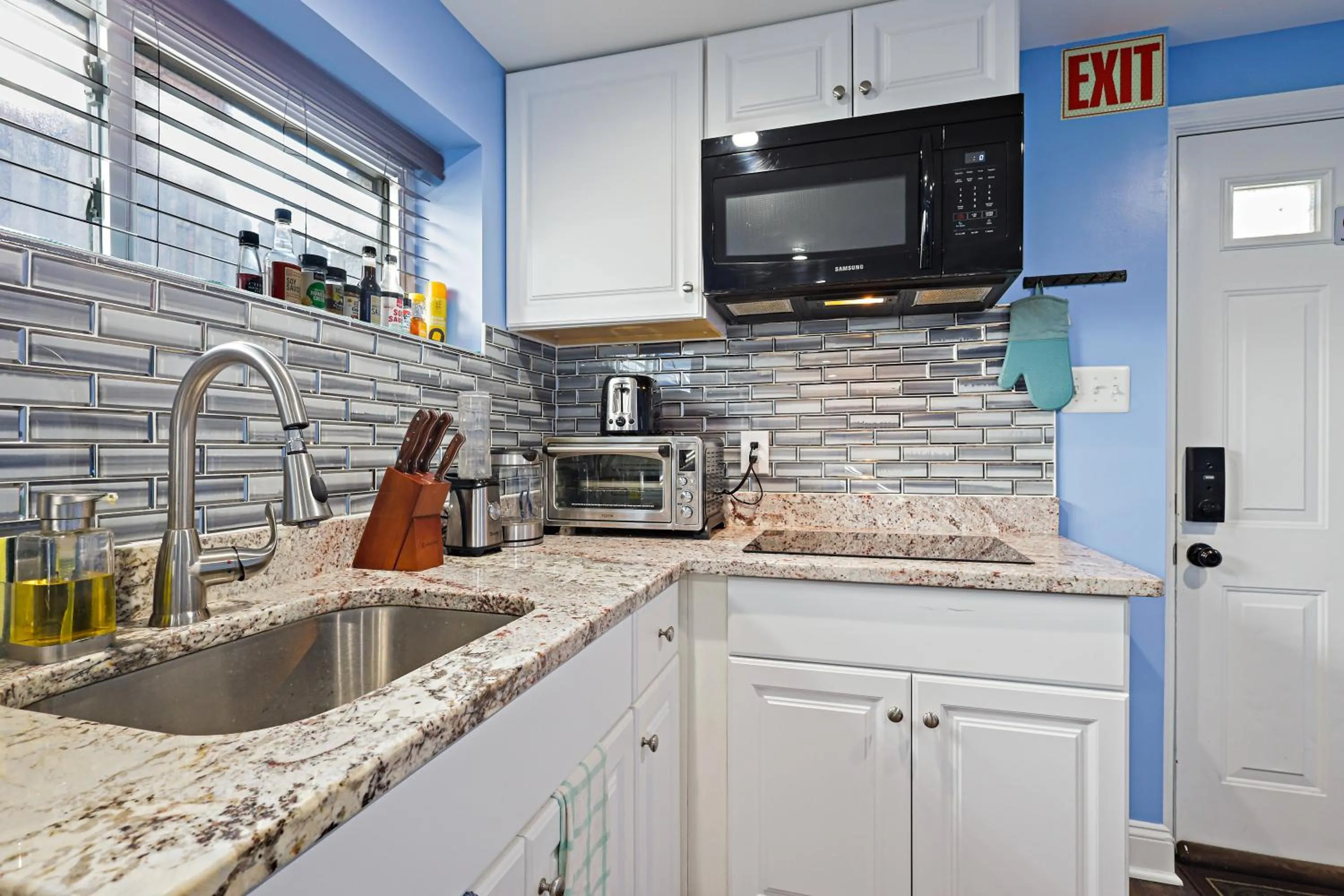 kitchen in Beautiful 2 bedroom 1 bath Unit