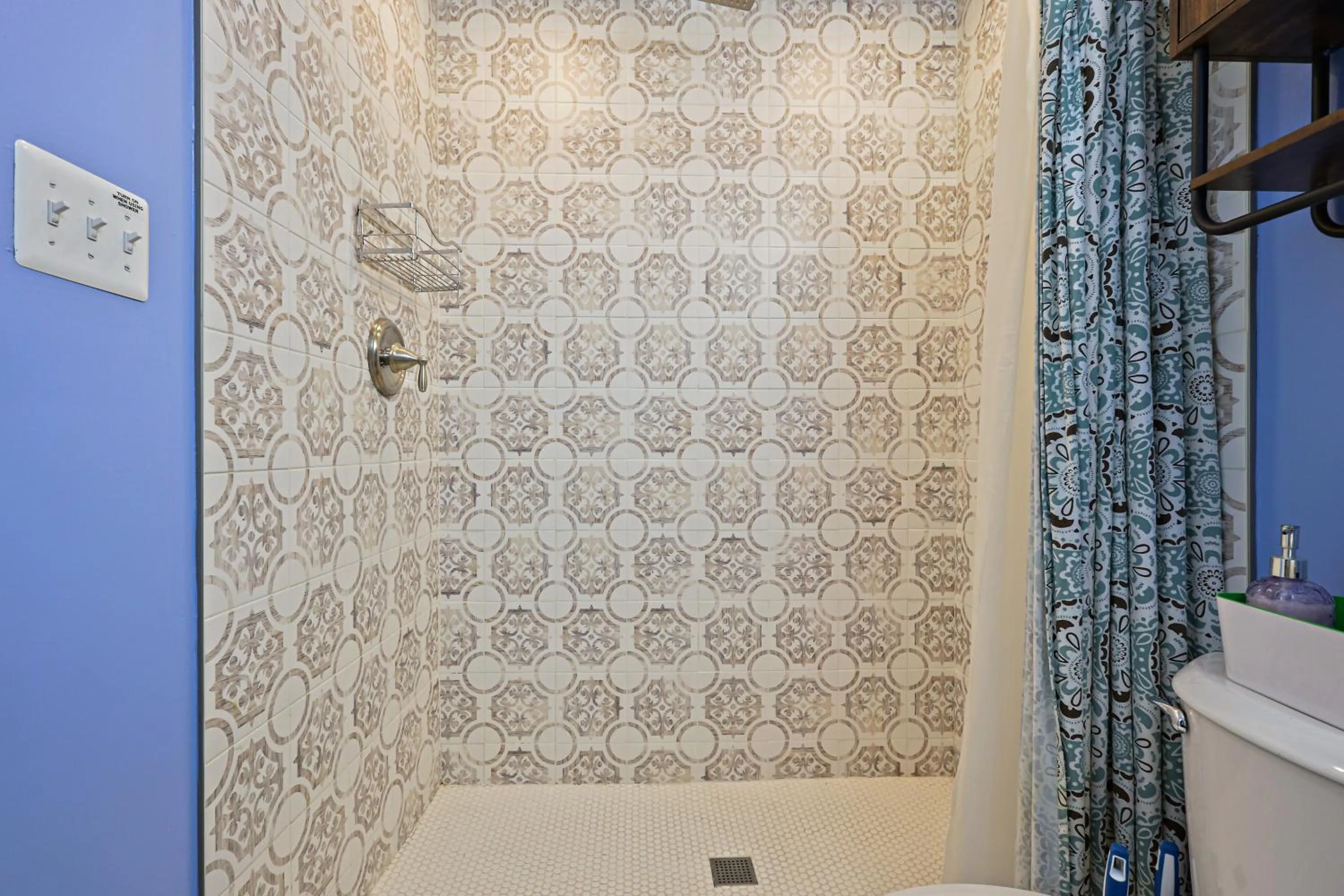 Bathroom in Beautiful 2 bedroom 1 bath Unit