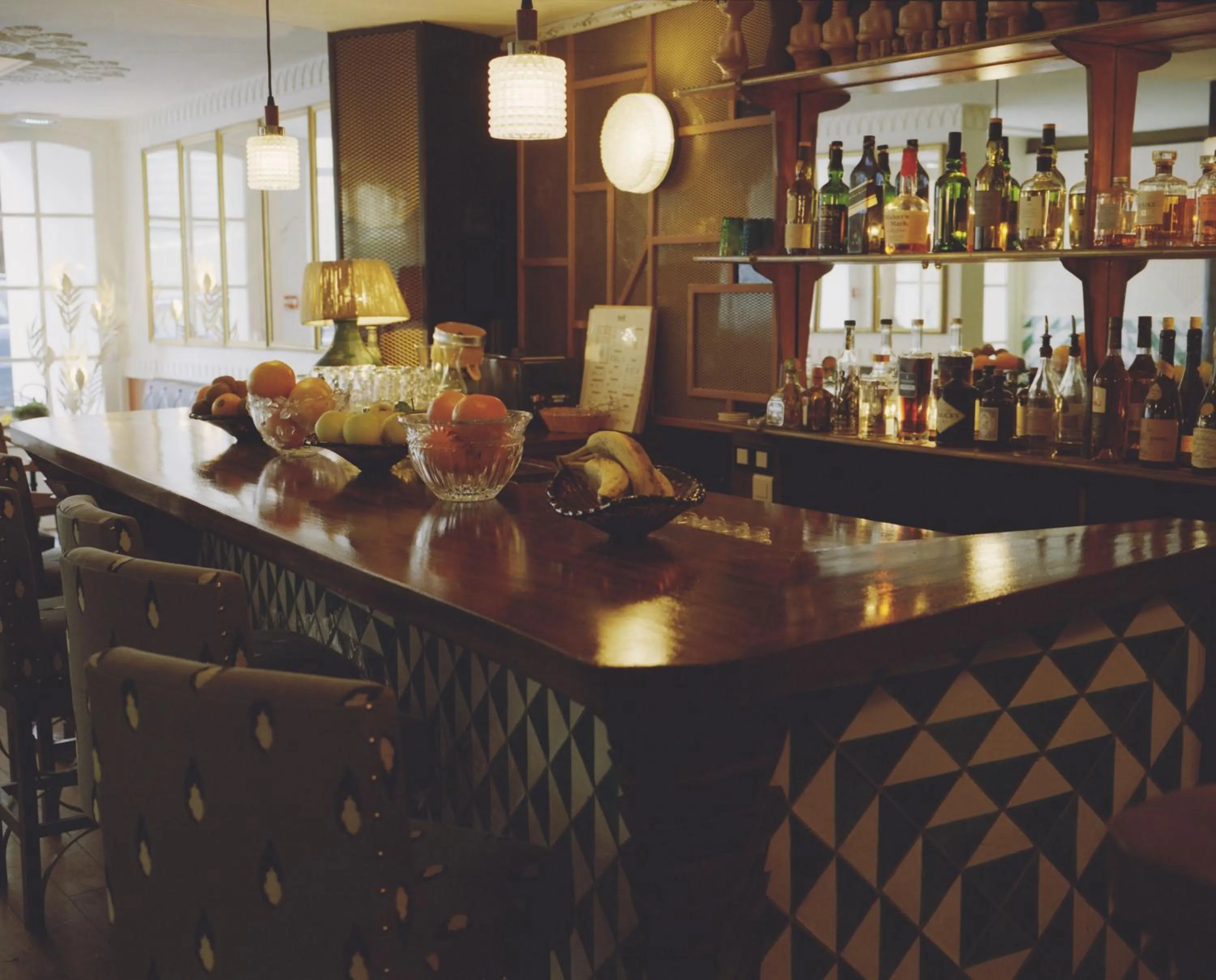 Lounge or bar in Hôtel du Temps Paris