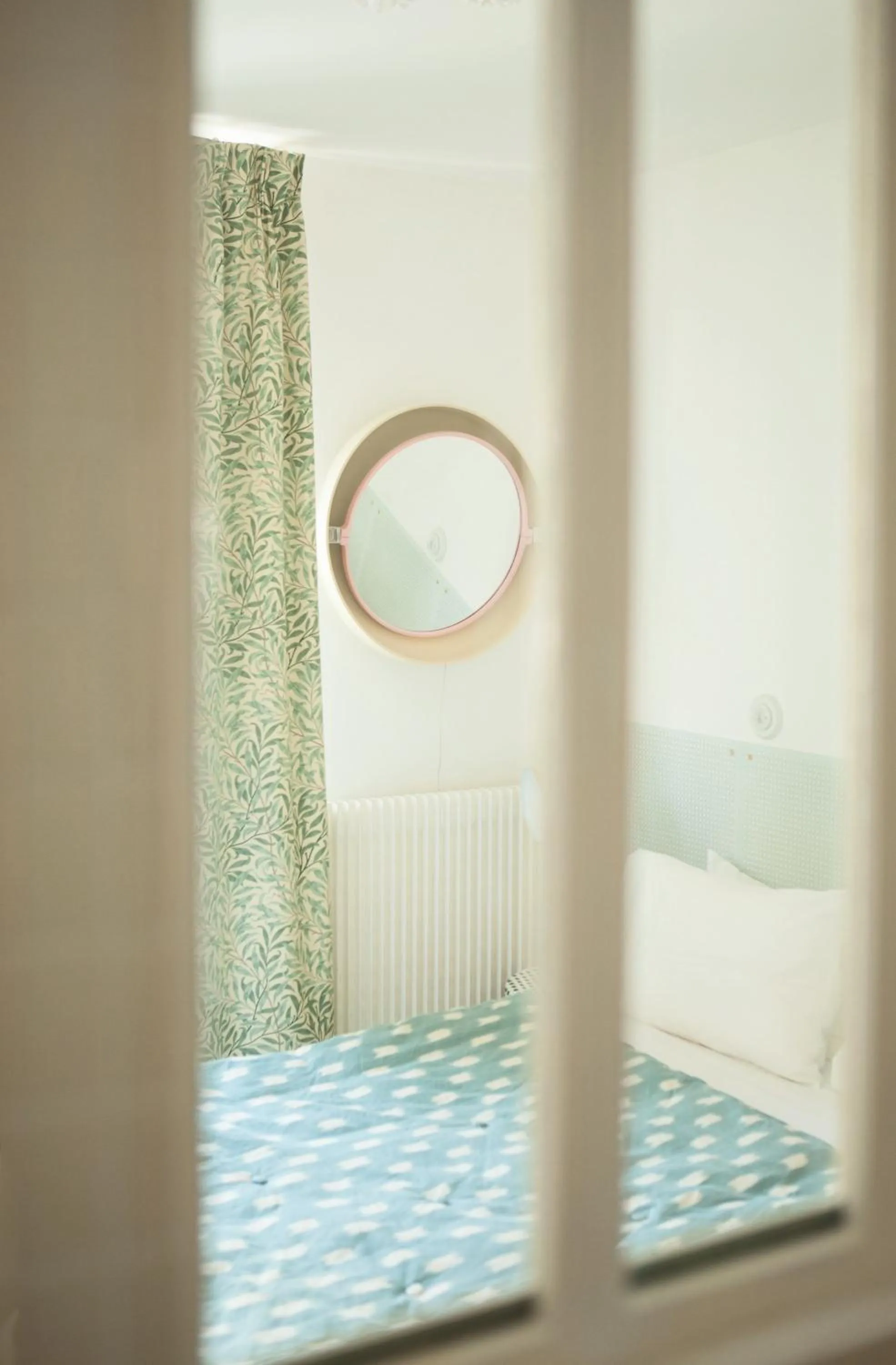 Bed in Hôtel du Temps Paris
