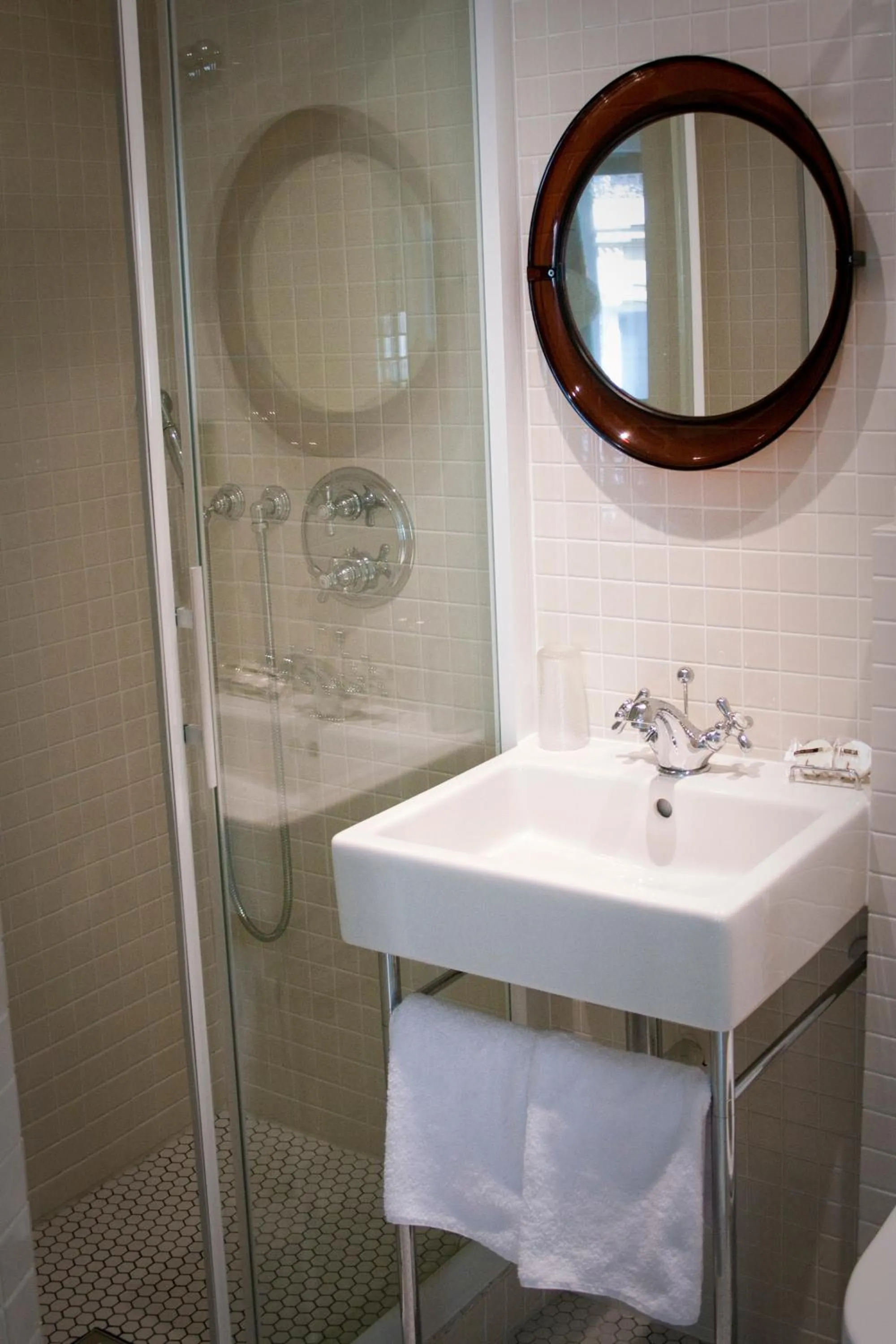 Bathroom in Hôtel du Temps Paris