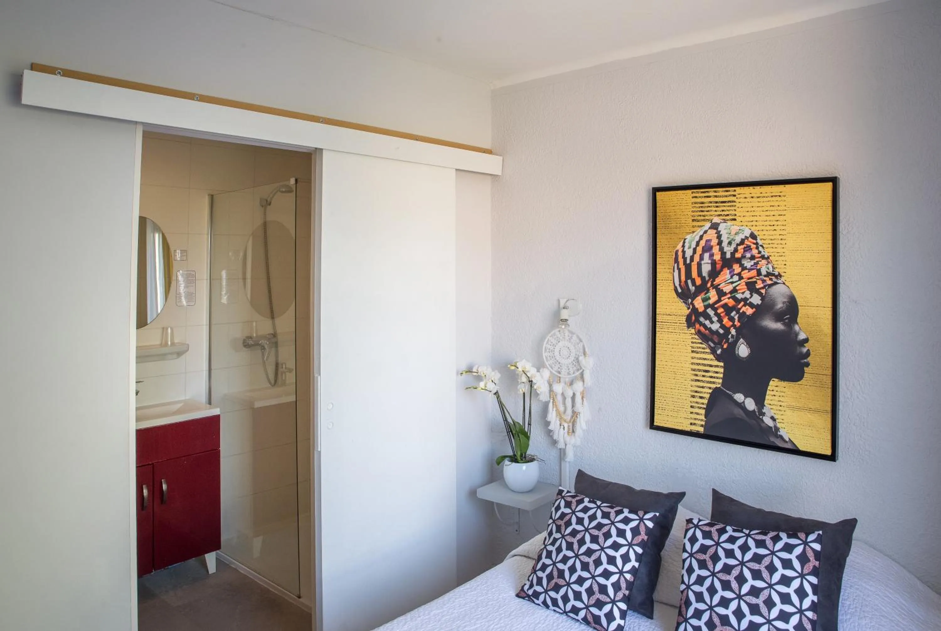 Bed in Le Grand Large Bord de Mer Hotel & Appartements