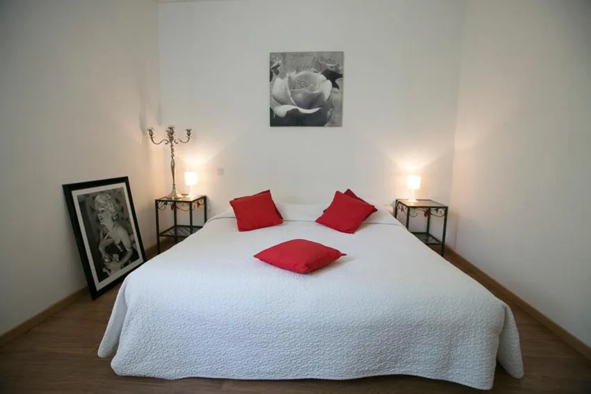 Bedroom, Bed in Le Grand Large Bord de Mer Hotel & Appartements