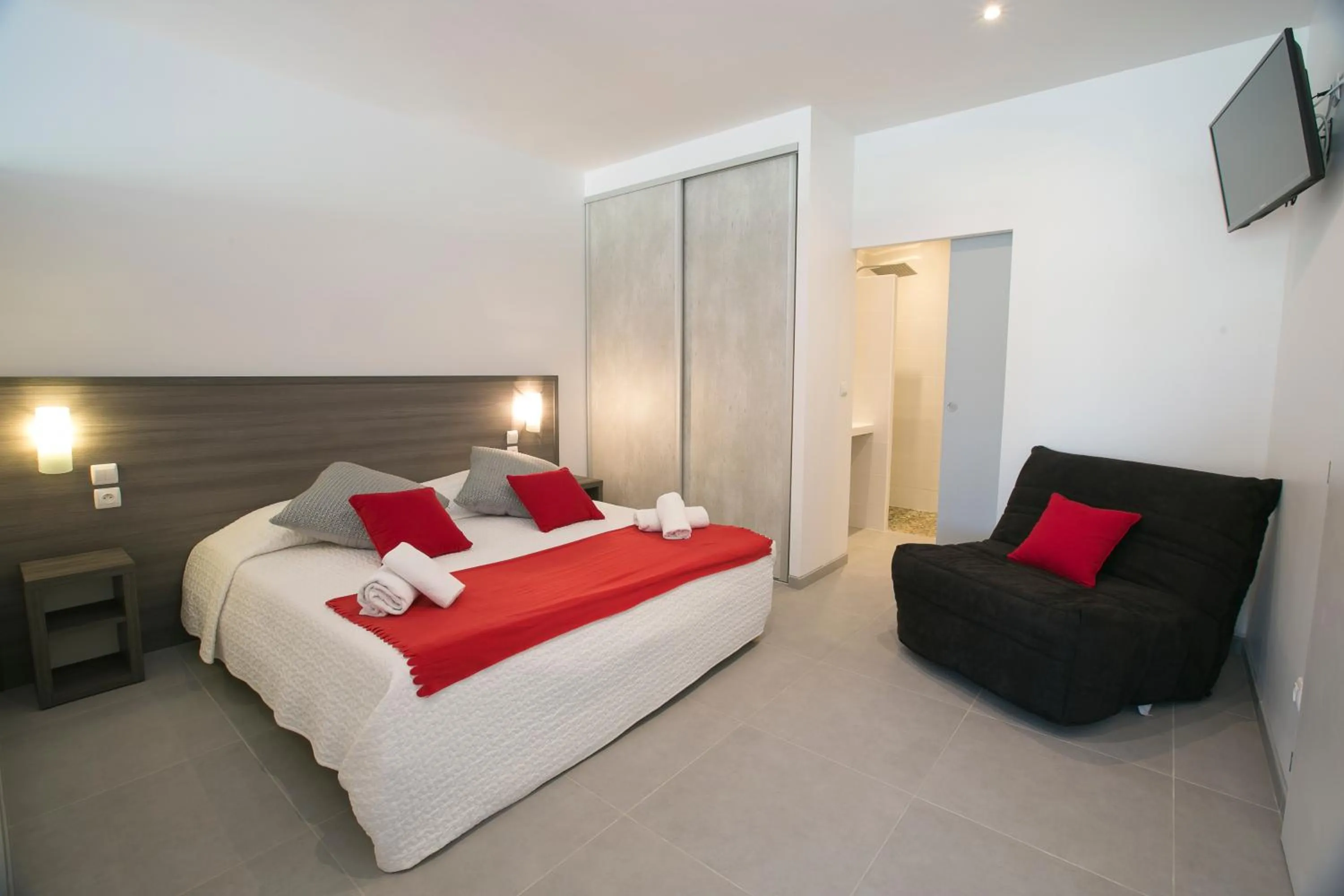 Bedroom, Bed in Le Grand Large Bord de Mer Hotel & Appartements