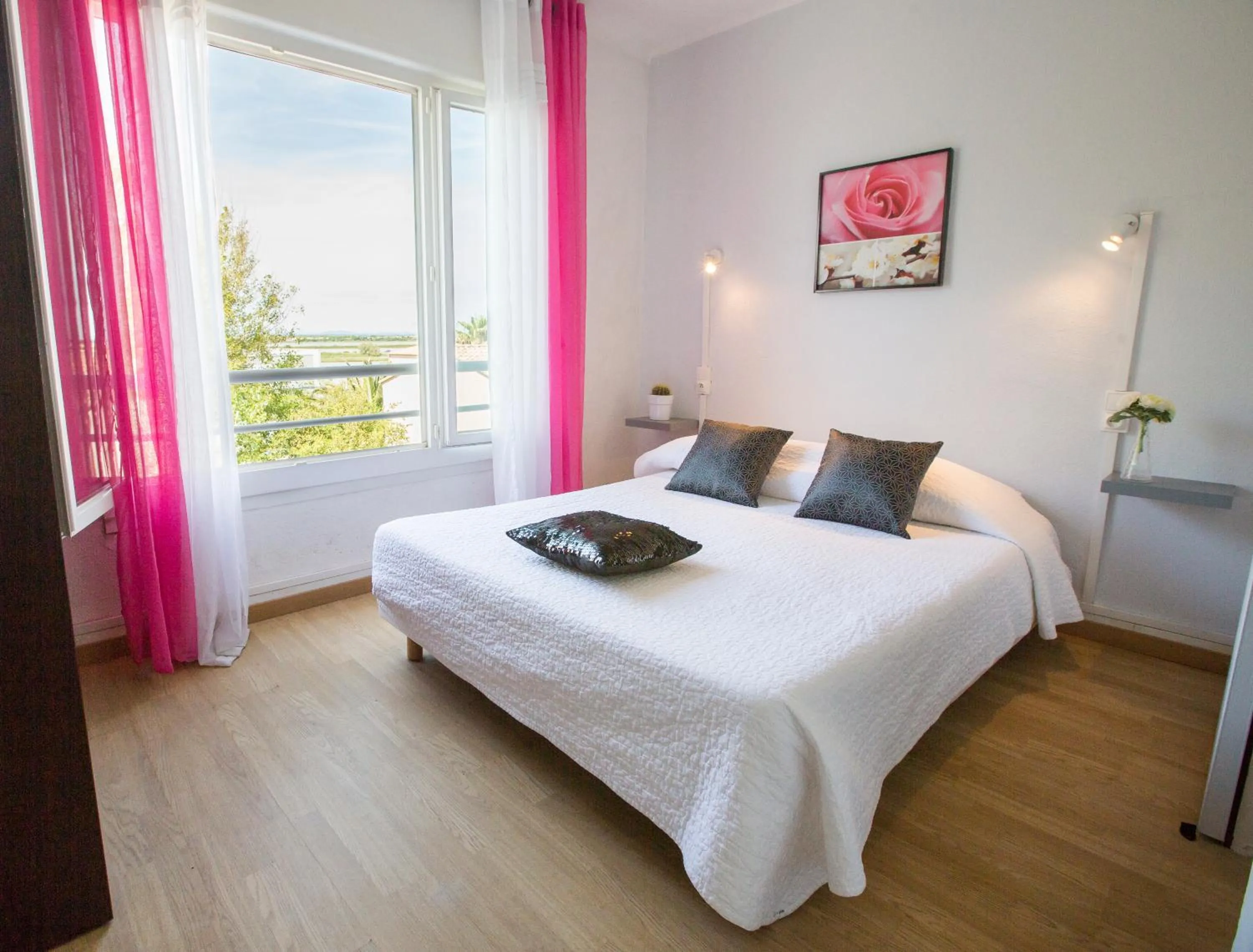Bedroom, Bed in Le Grand Large Bord de Mer Hotel & Appartements