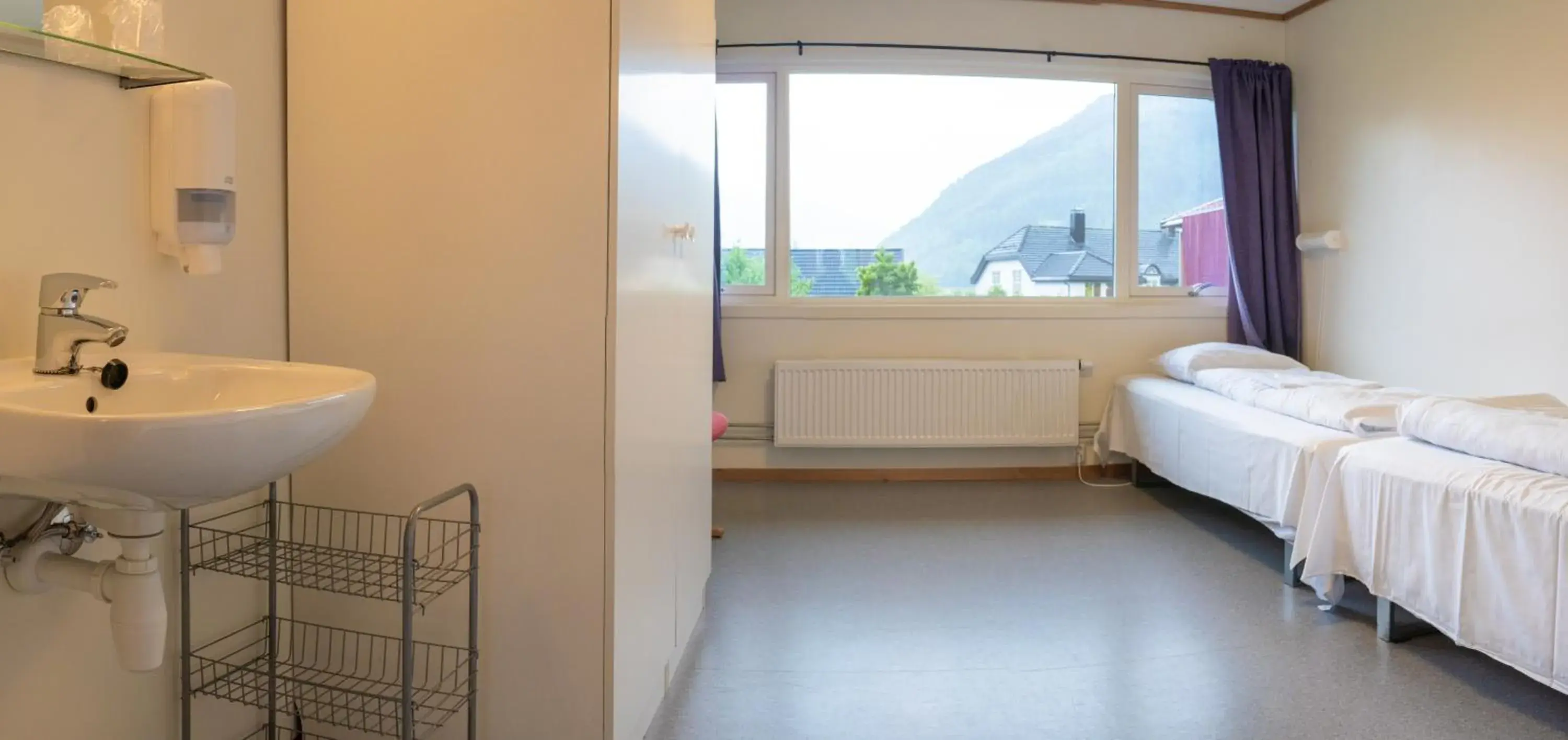 Twin Room with Shared Bathroom in Sogndal Bed & Breakfast Twin Room with Shared Bathroom in Sogndal Bed & Breakfast
