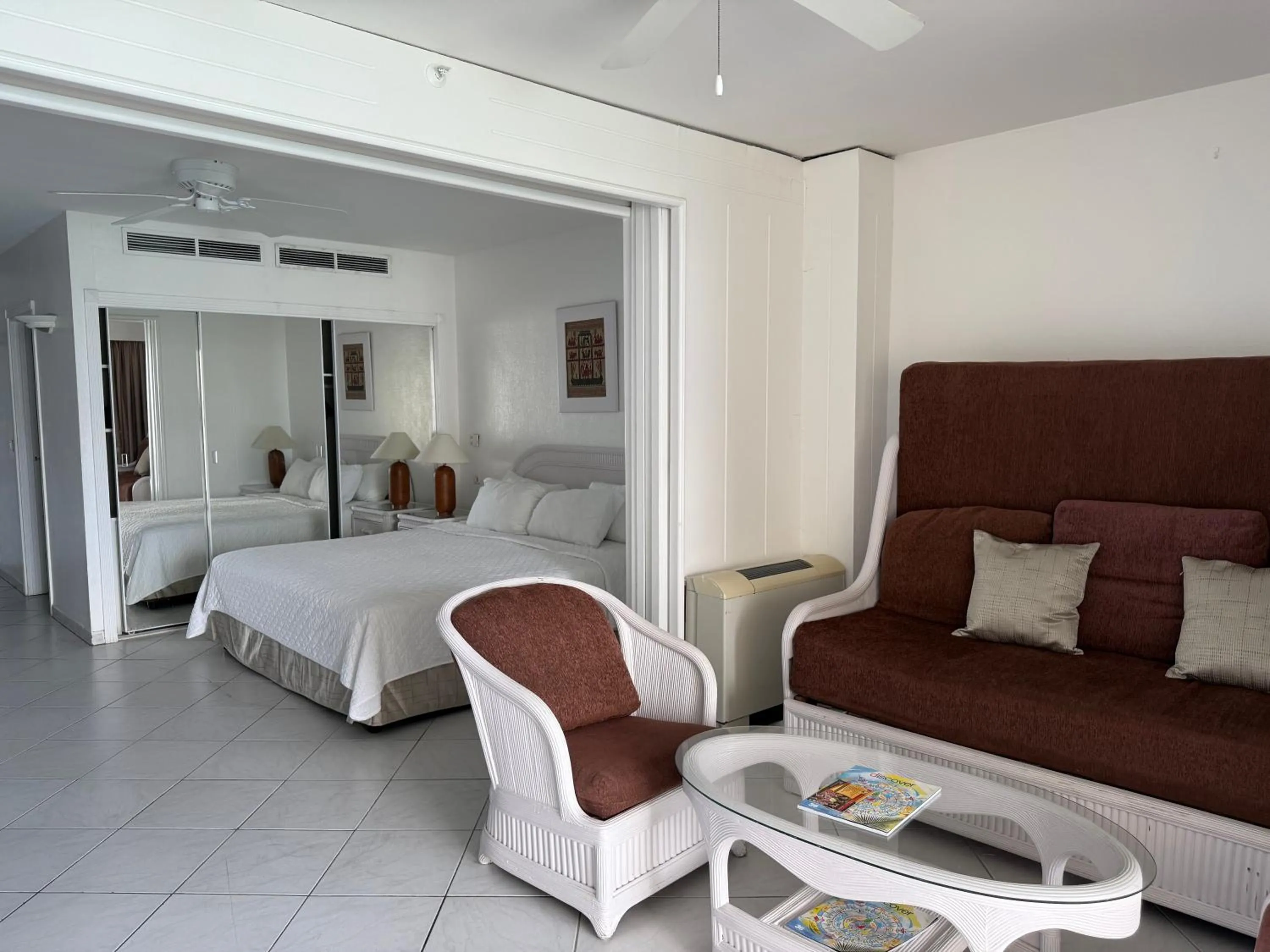 Photo of the whole room, Bed in Sapphire Beach Club Resort