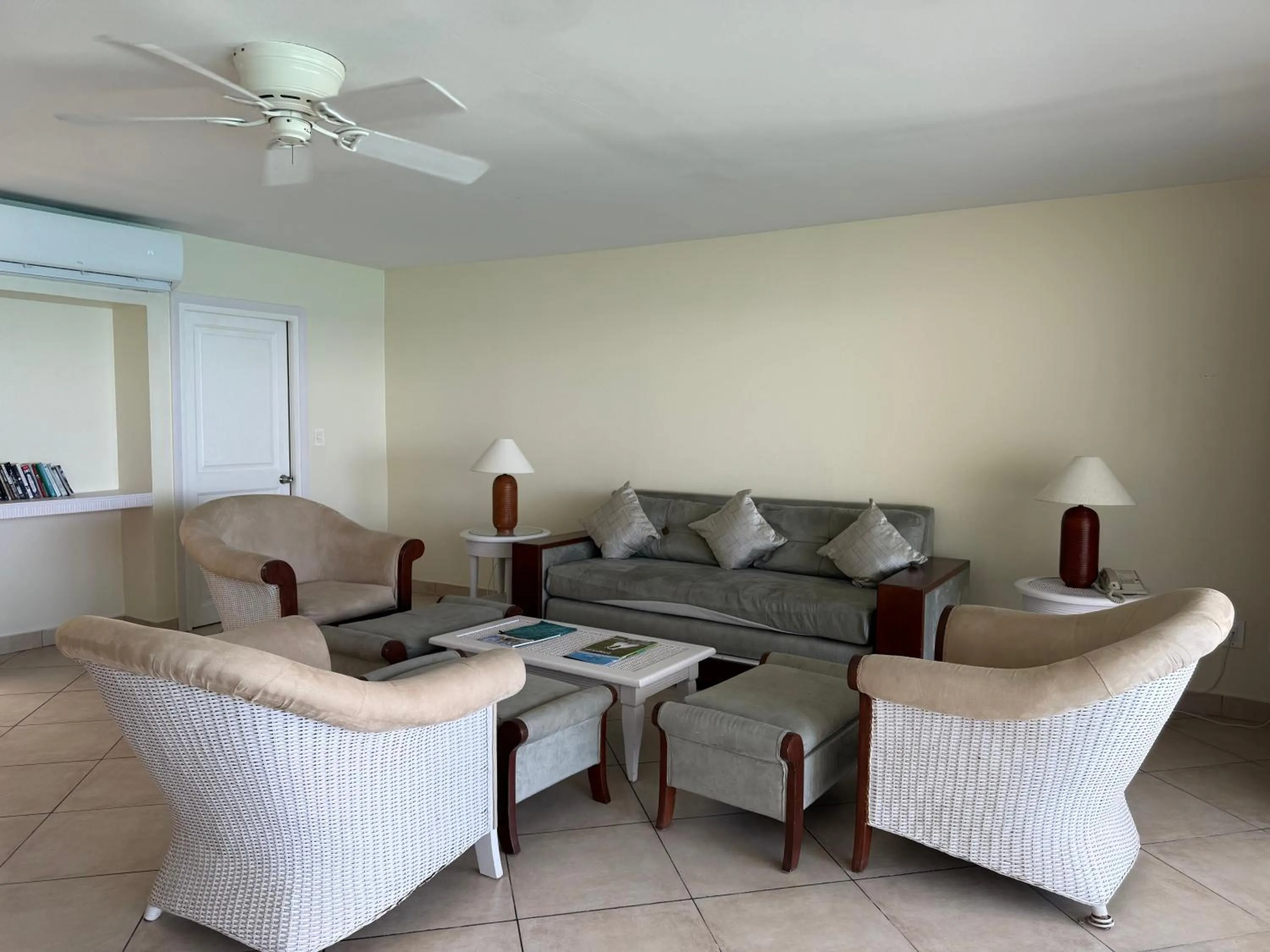 Living room in Sapphire Beach Club Resort