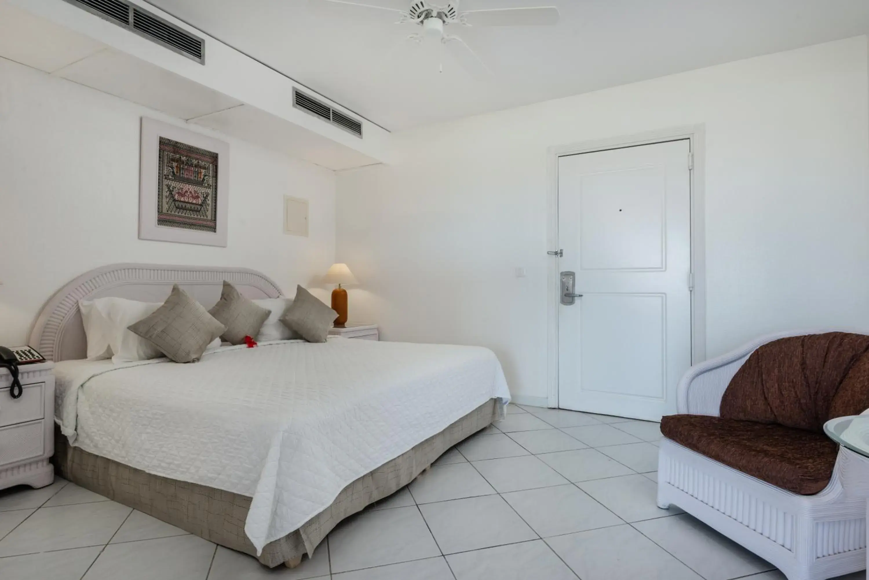 Superior King Room with Lagoon View in Sapphire Beach Club Resort Superior King Room with Lagoon View in Sapphire Beach Club Resort