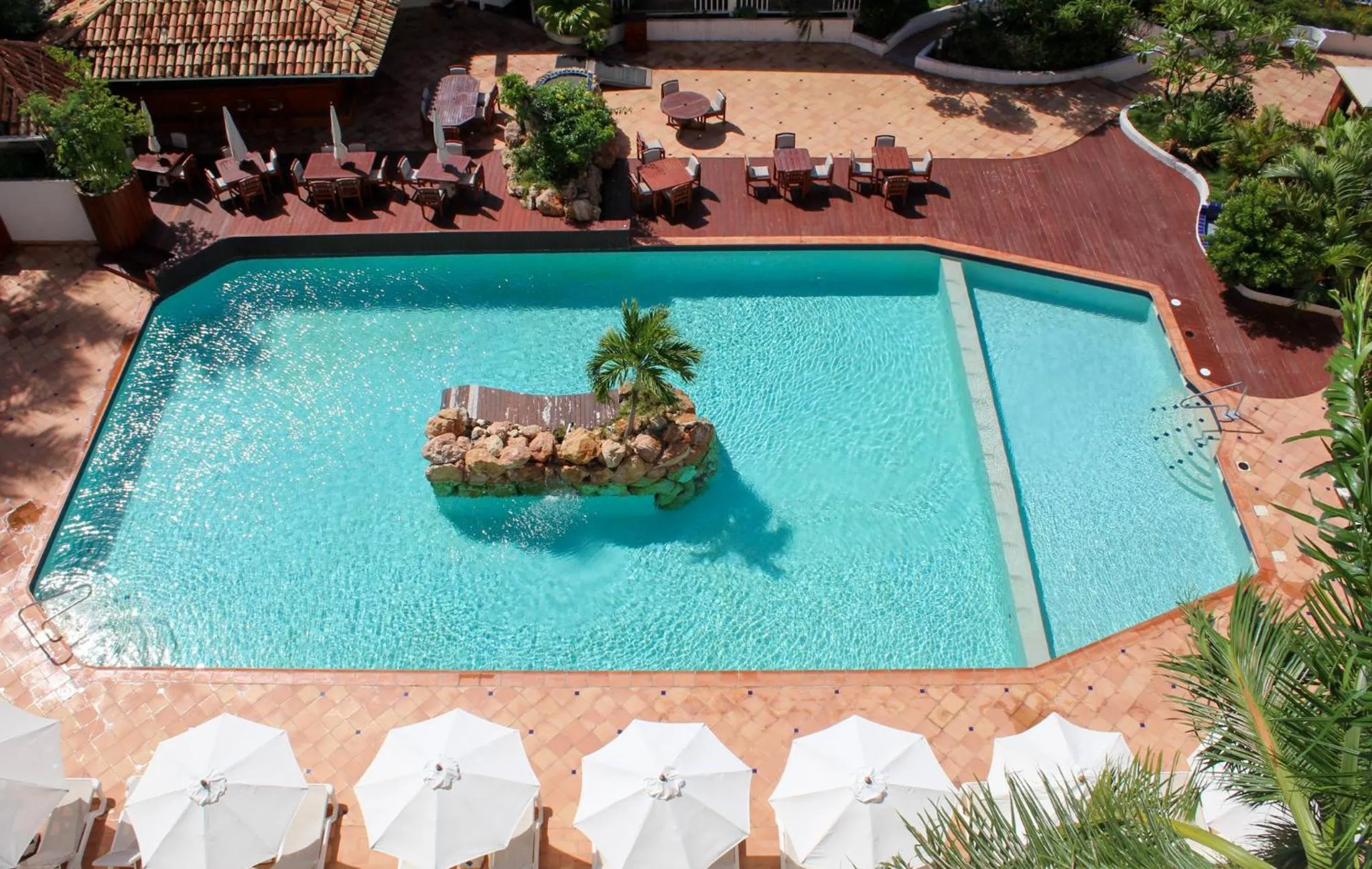 Swimming pool in Sapphire Beach Club Resort