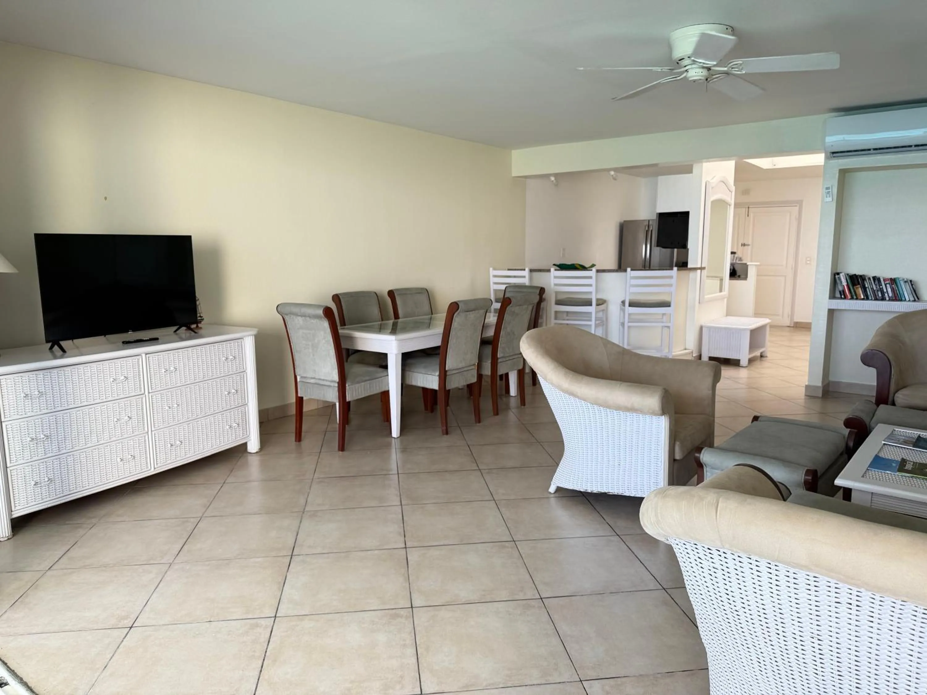 Living room in Sapphire Beach Club Resort