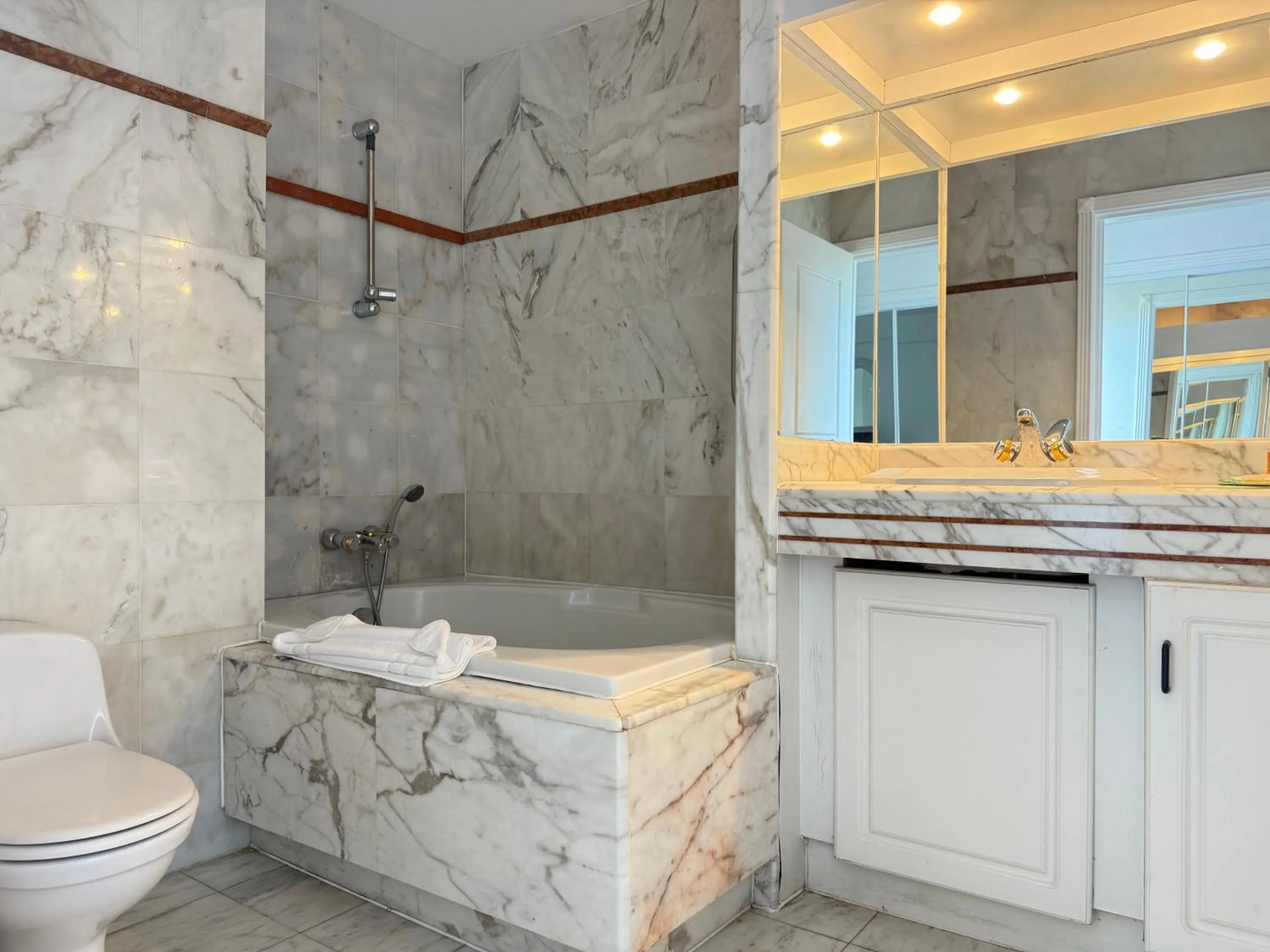 Bathroom in Sapphire Beach Club Resort