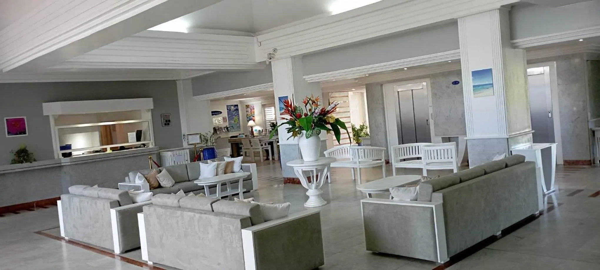 Lobby or reception in Sapphire Beach Club Resort